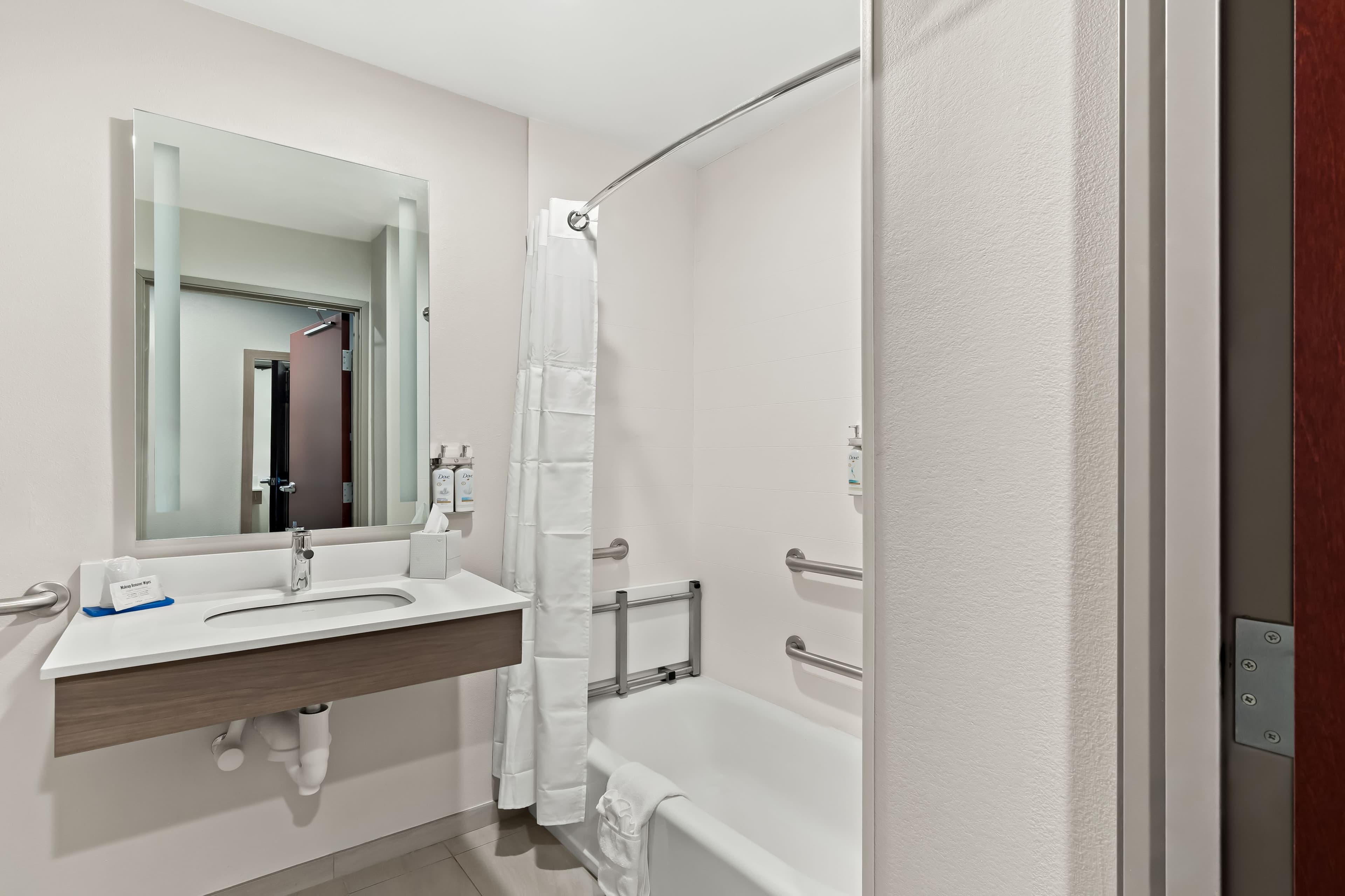 Holiday Inn Express & Suites Perry — 8