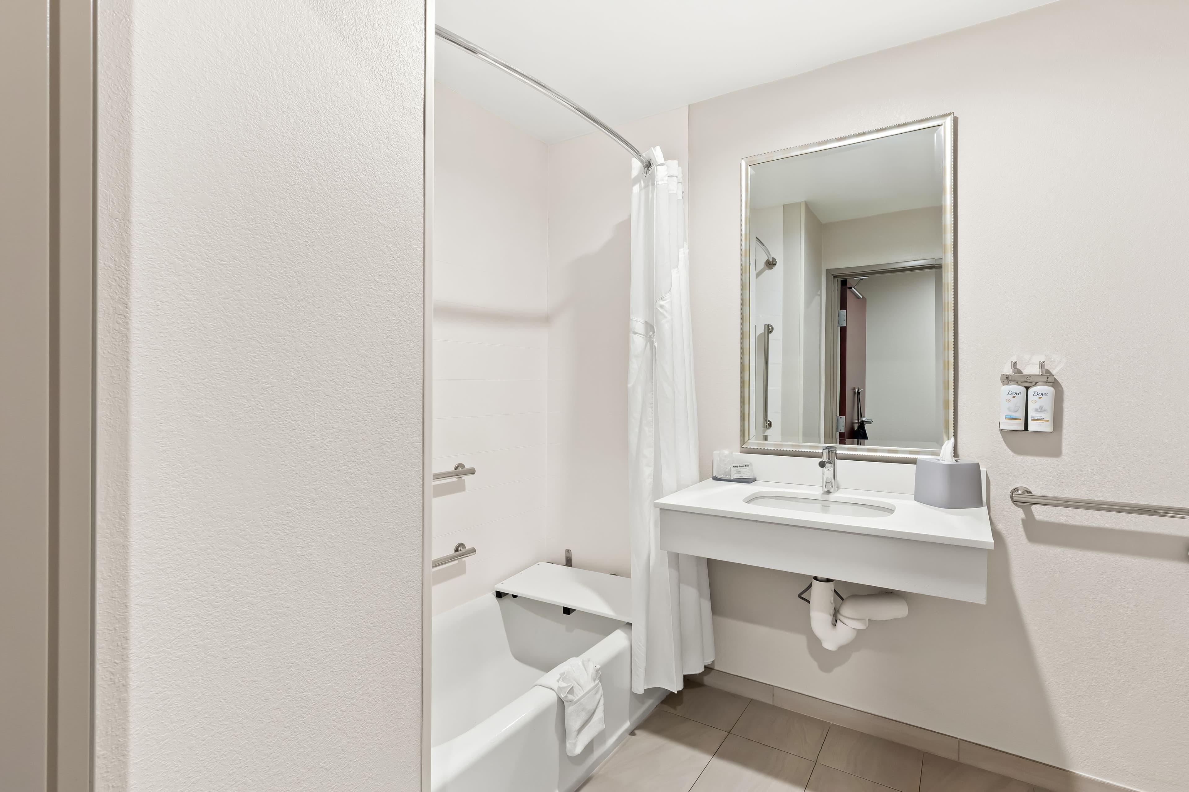 Holiday Inn Express & Suites Perry — 14