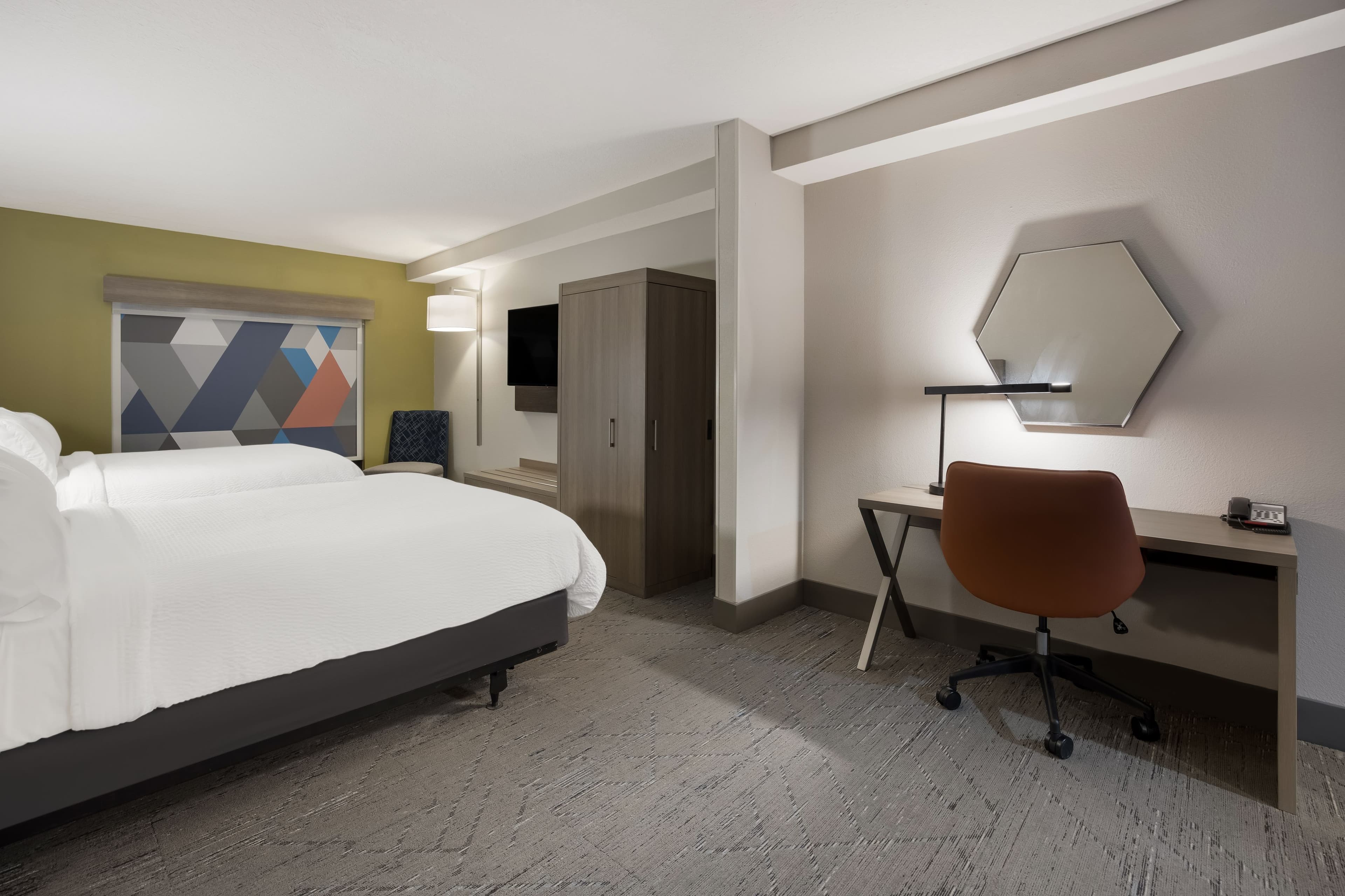 Holiday Inn Express & Suites Perry - Image 3
