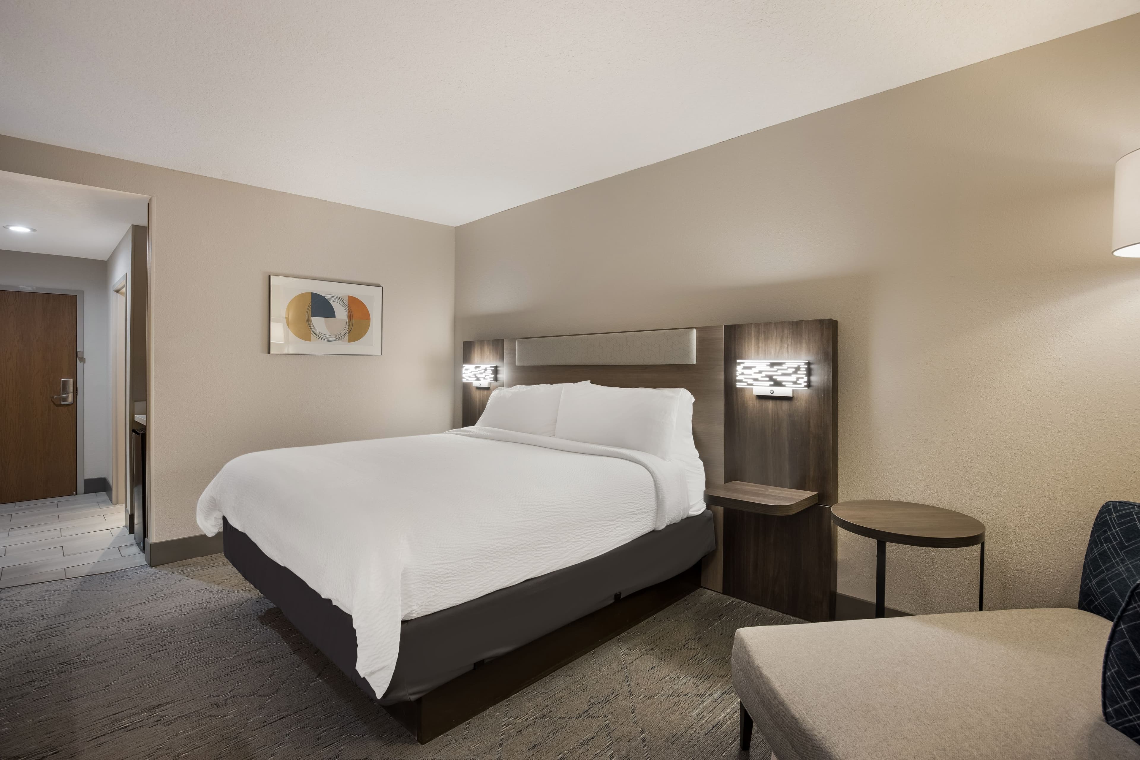 Holiday Inn Express & Suites Perry - Image 2