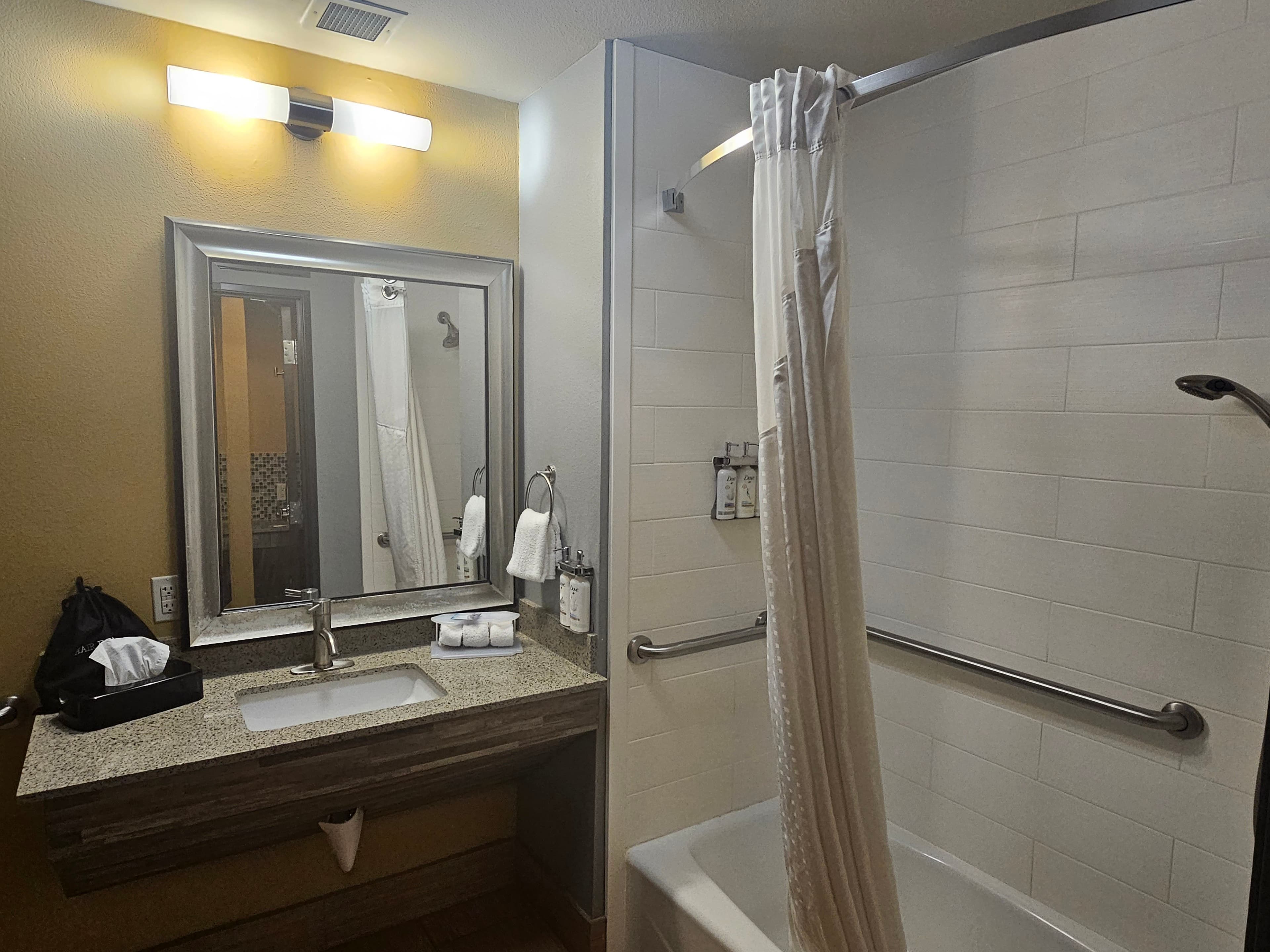 Holiday Inn Express & Suites Perry-National Fairground Area — 18