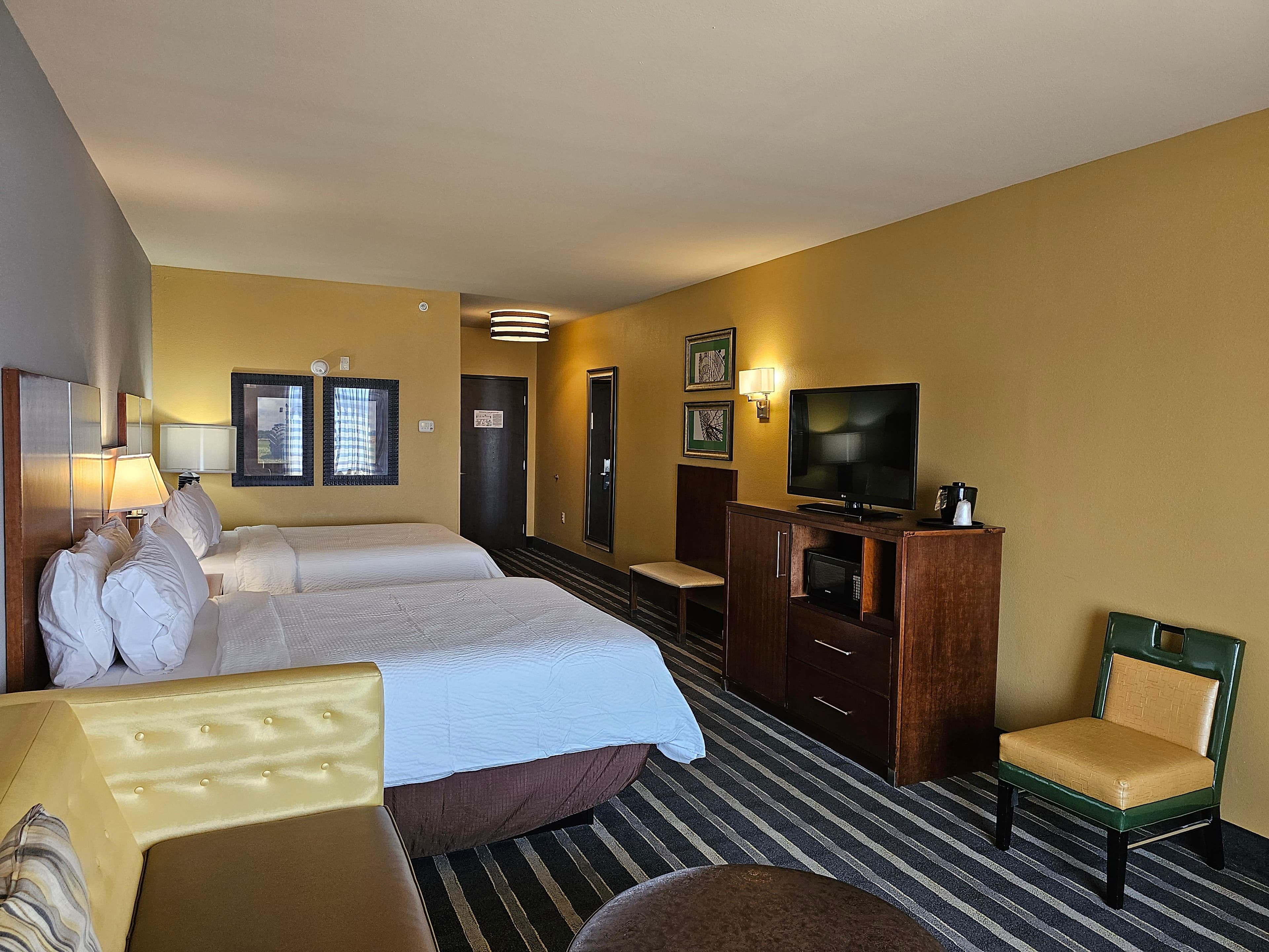 Holiday Inn Express & Suites Perry-National Fairground Area — 45