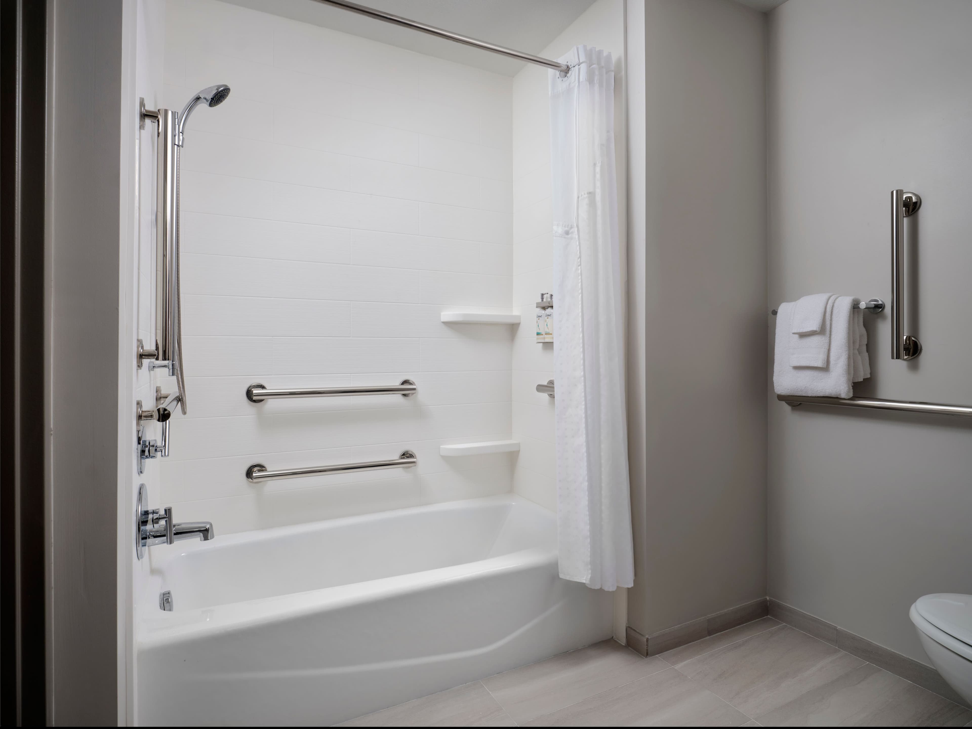 Holiday Inn Express & Suites Peru - LaSalle Area — 43