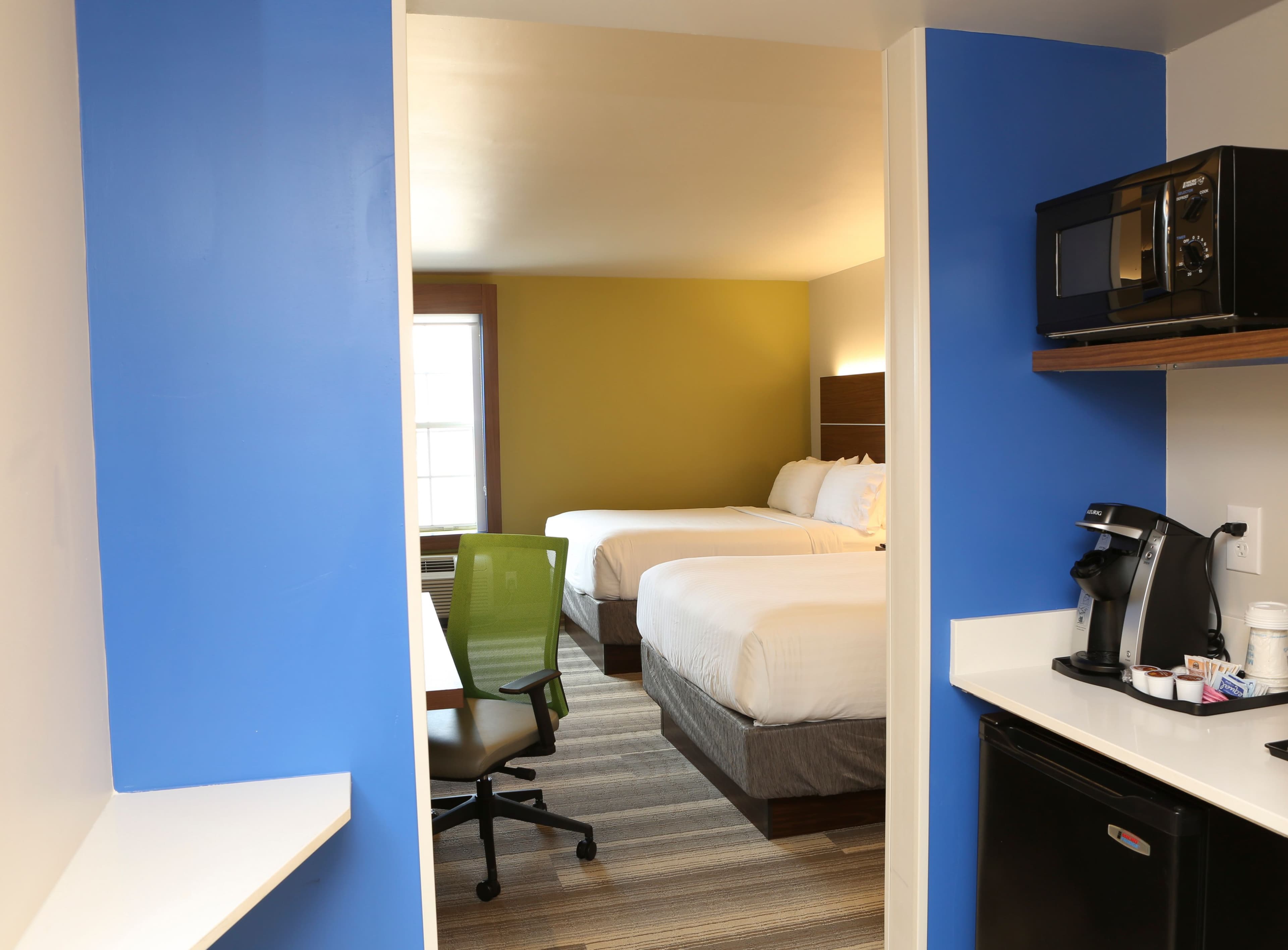 Holiday Inn Express & Suites Phoenix Airport — 16