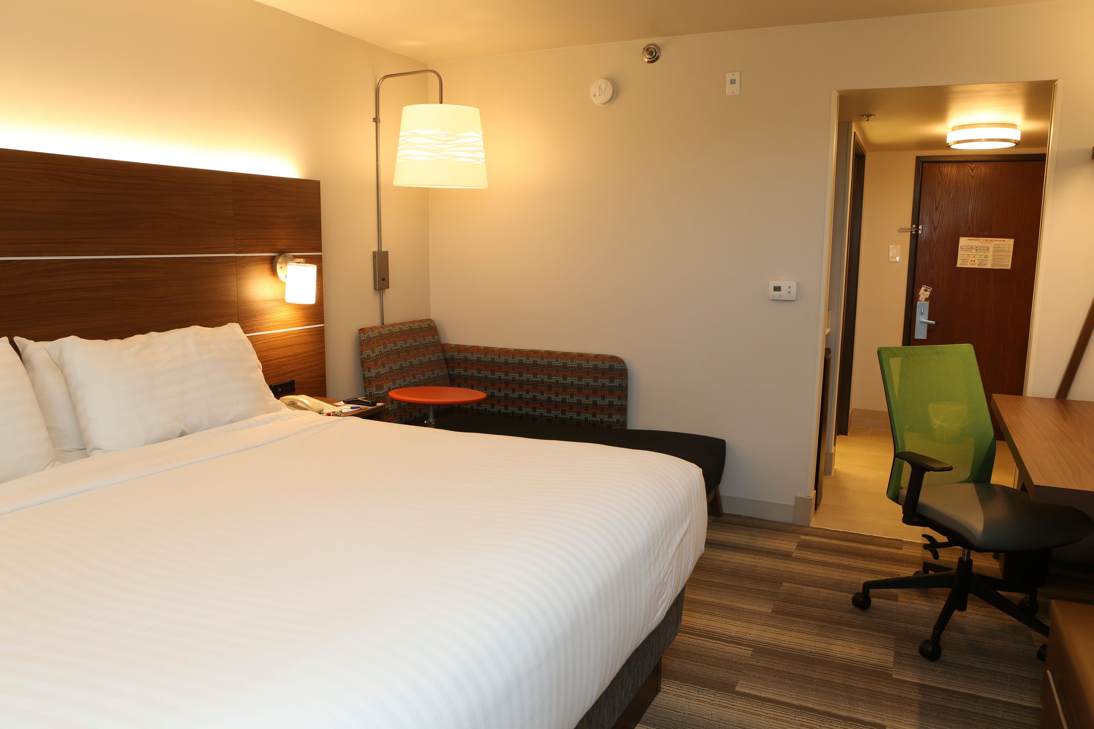 Holiday Inn Express & Suites Phoenix Airport — 6