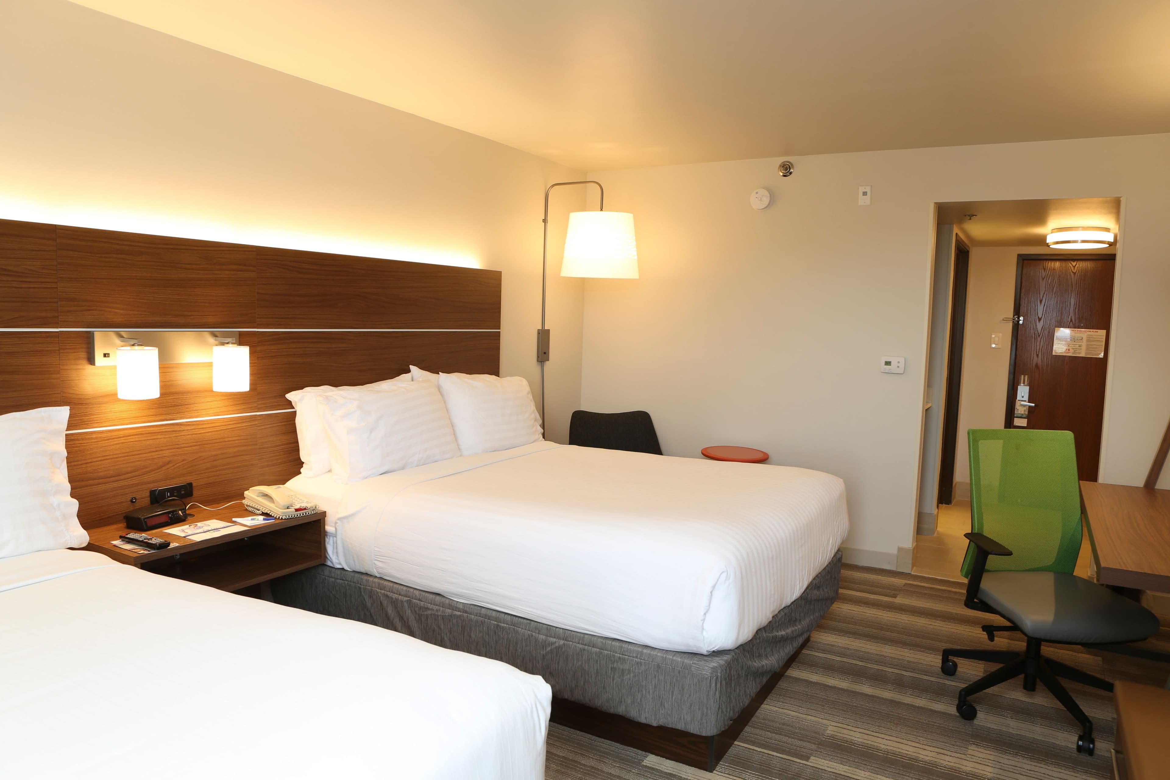 Holiday Inn Express & Suites Phoenix Airport — 17