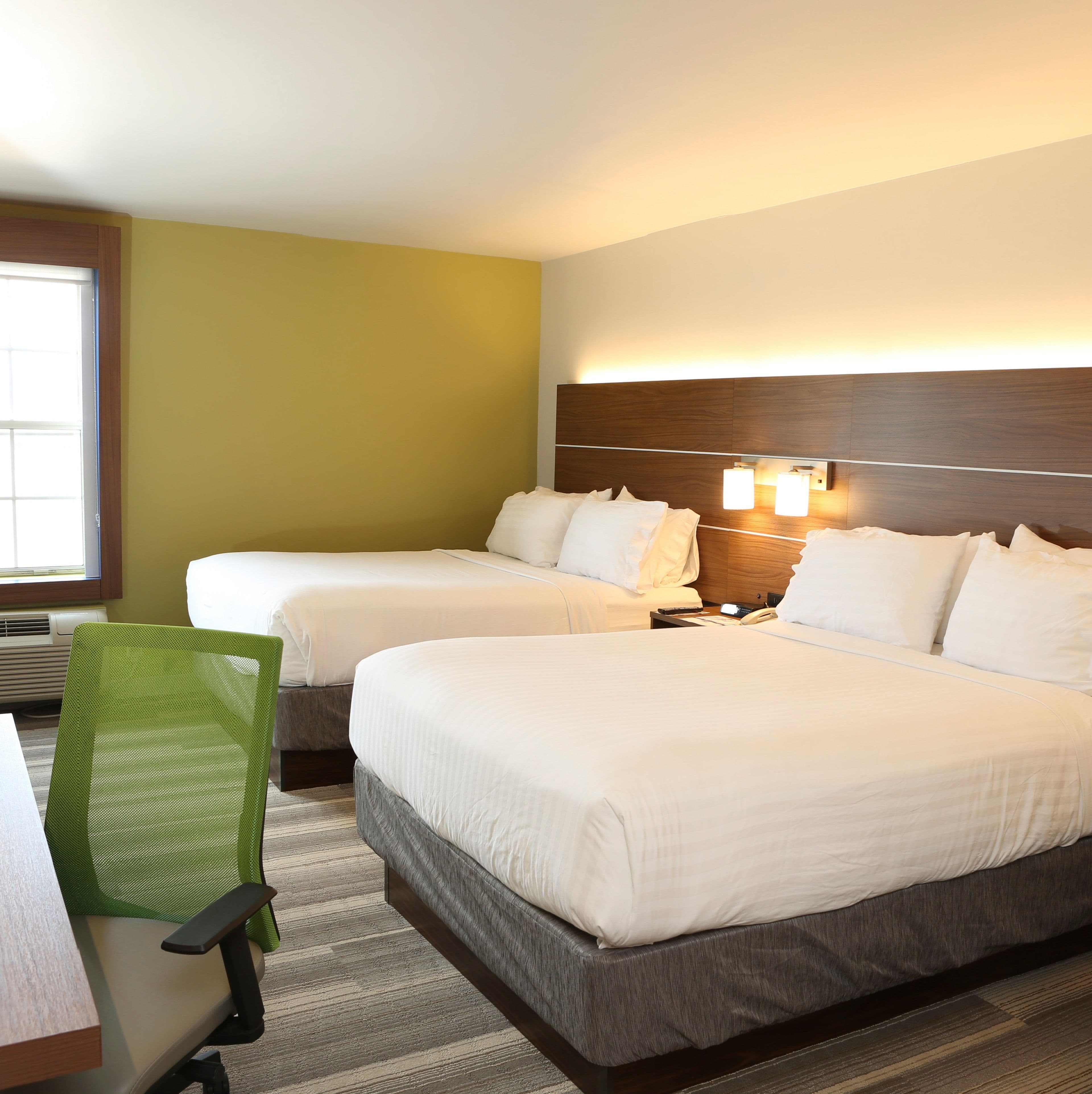 Holiday Inn Express & Suites Phoenix Airport — 14