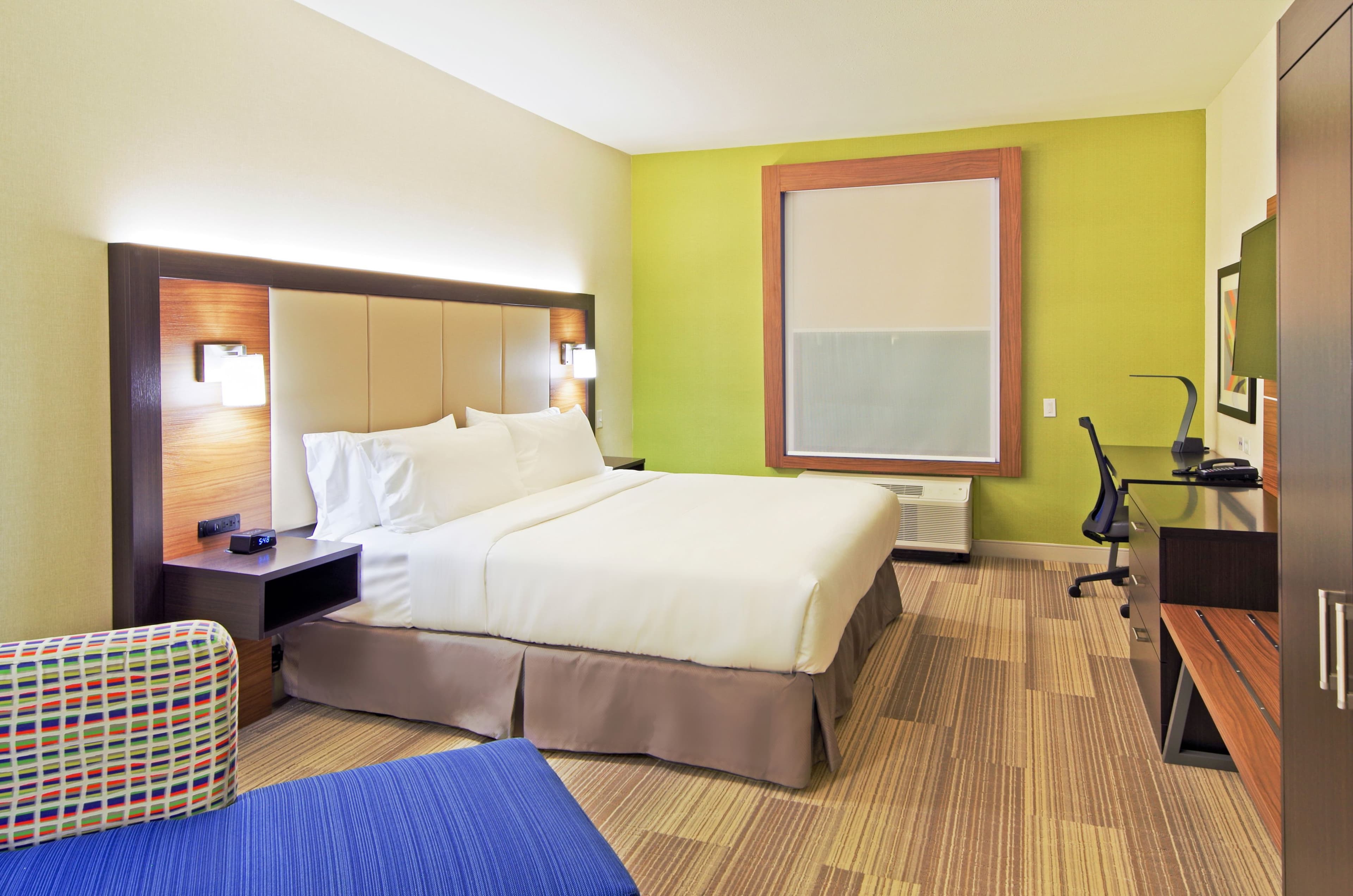 Holiday Inn Express & Suites Phoenix North - Scottsdale — 6