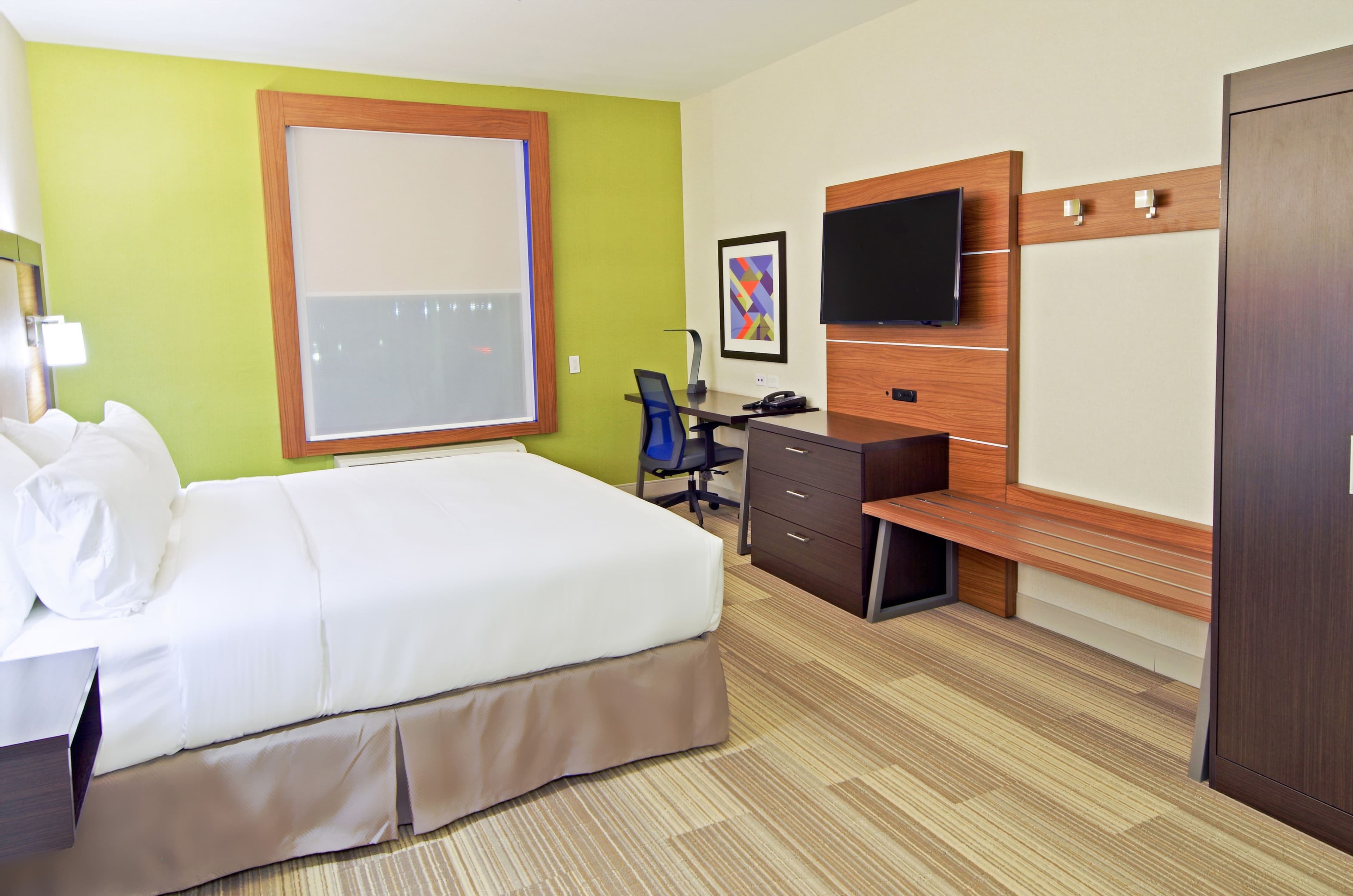 Holiday Inn Express & Suites Phoenix North - Scottsdale — 17