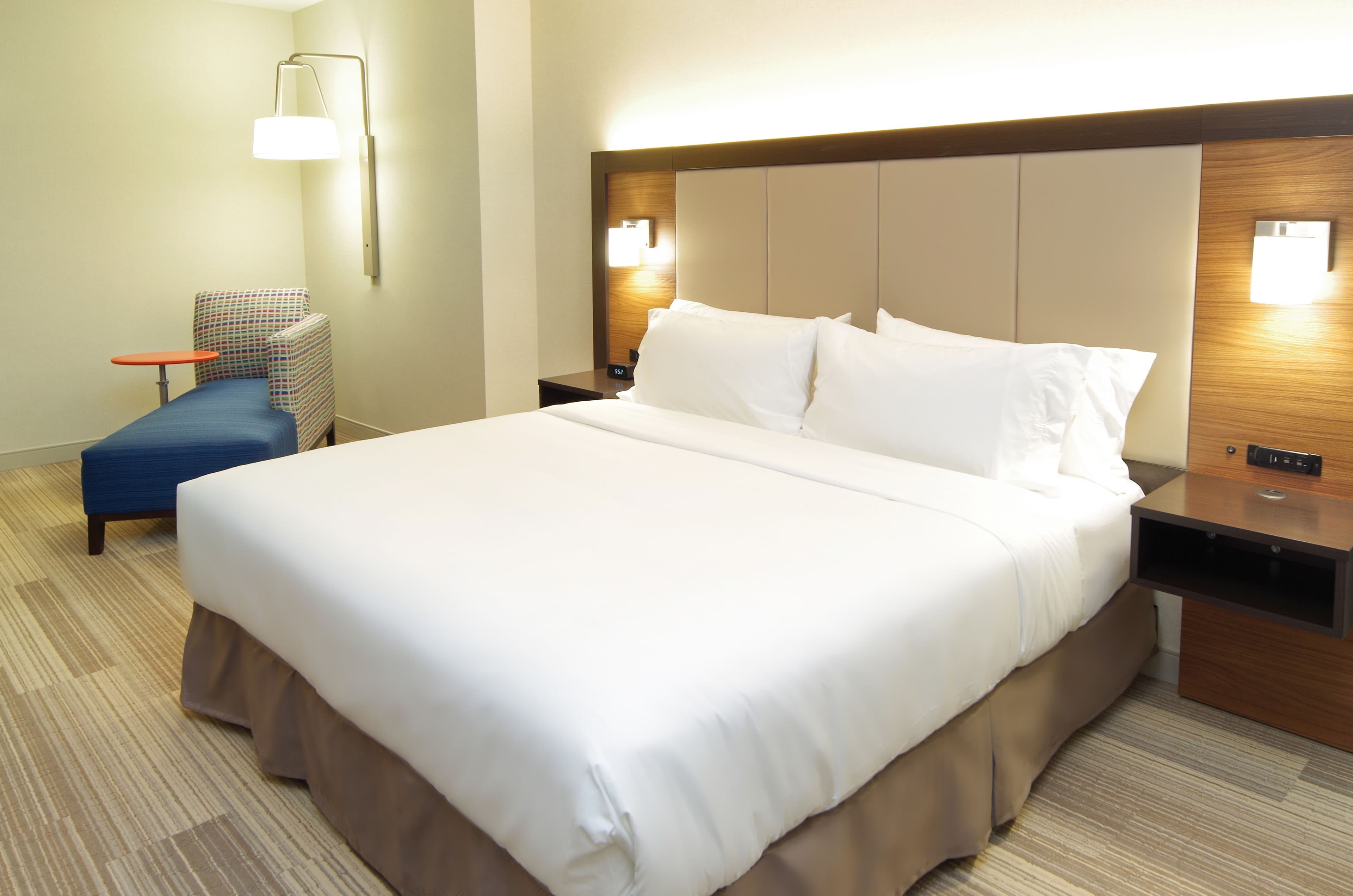 Holiday Inn Express & Suites Phoenix North - Scottsdale — 12