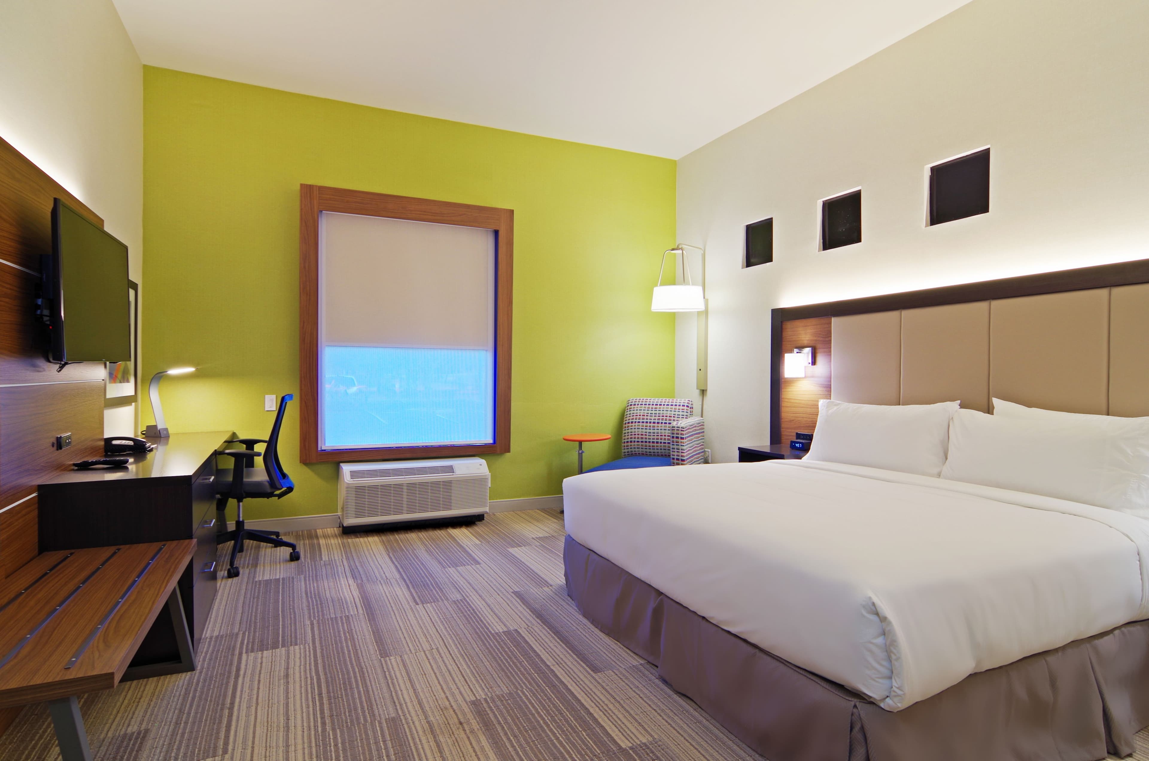 Holiday Inn Express & Suites Phoenix North - Scottsdale — 7