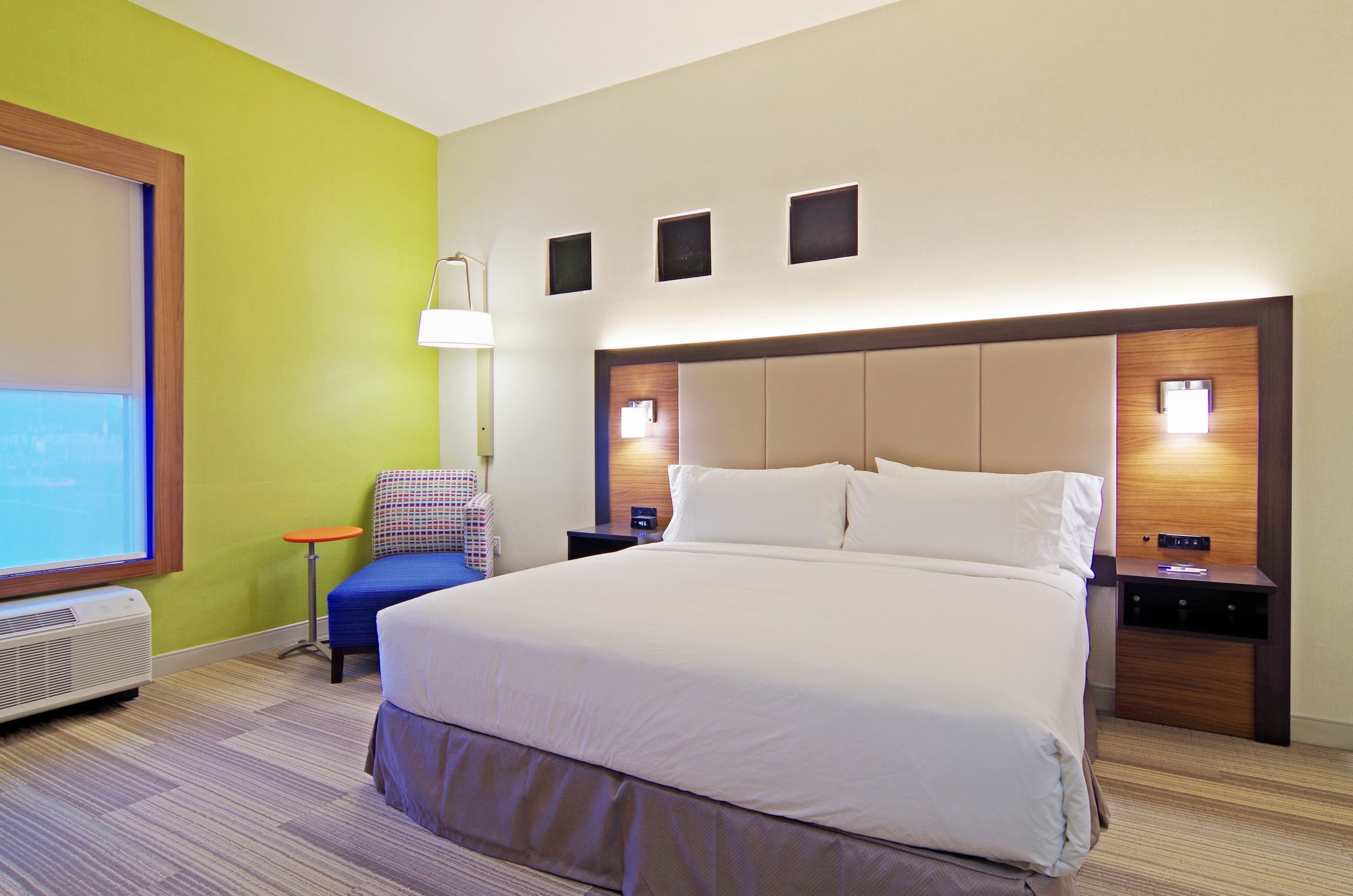 Holiday Inn Express & Suites Phoenix North - Scottsdale — 8