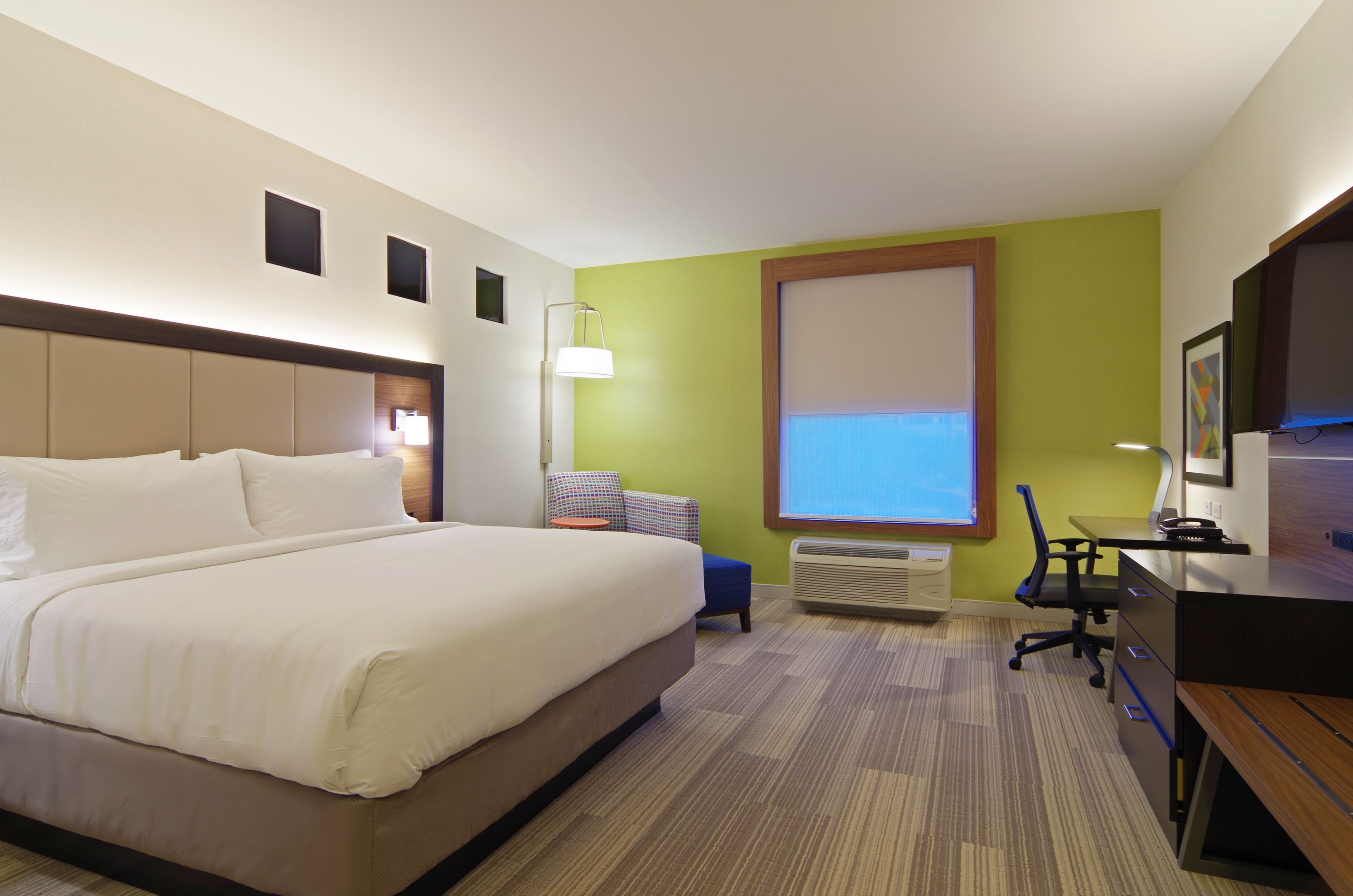 Holiday Inn Express & Suites Phoenix North - Scottsdale — 11