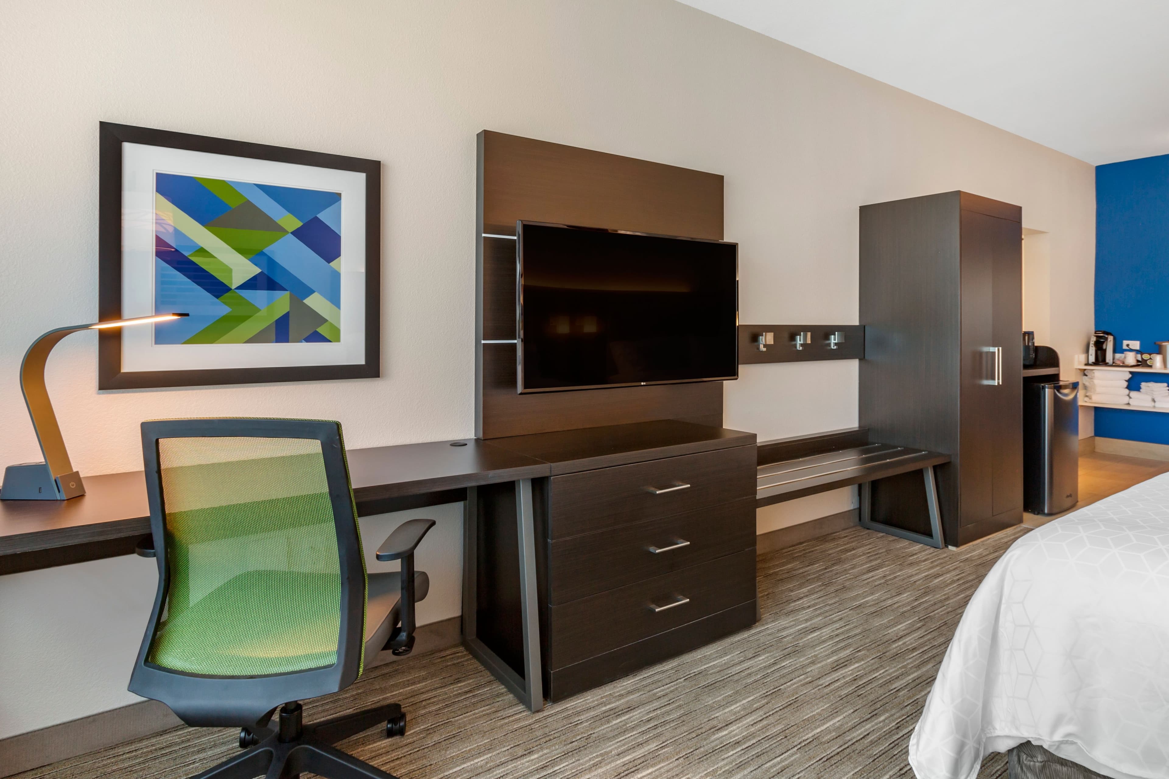 Holiday Inn Express & Suites Phoenix Dwtn - State Capitol - Image 5