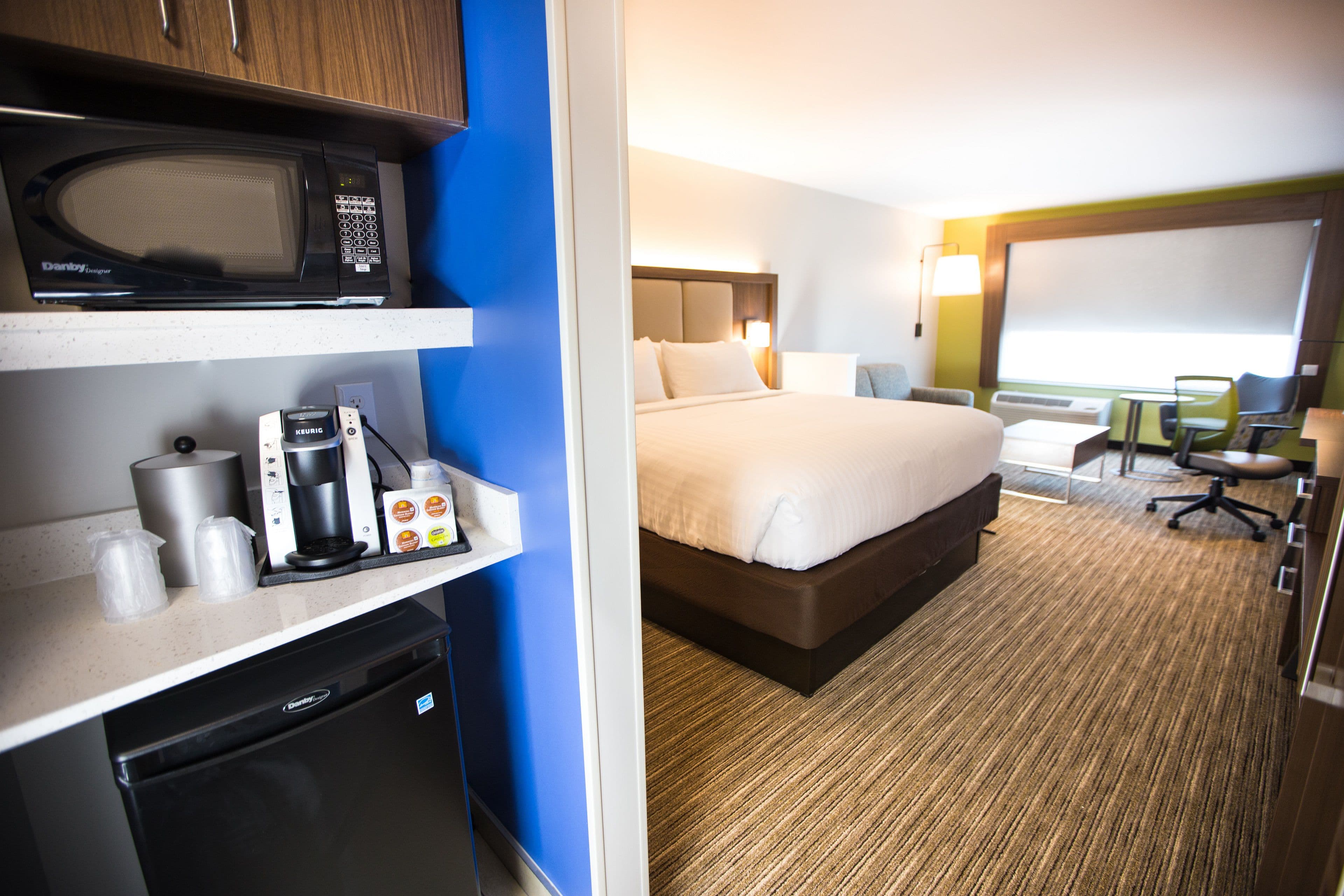 Holiday Inn Express & Suites Greenville S - Piedmont - Image 4