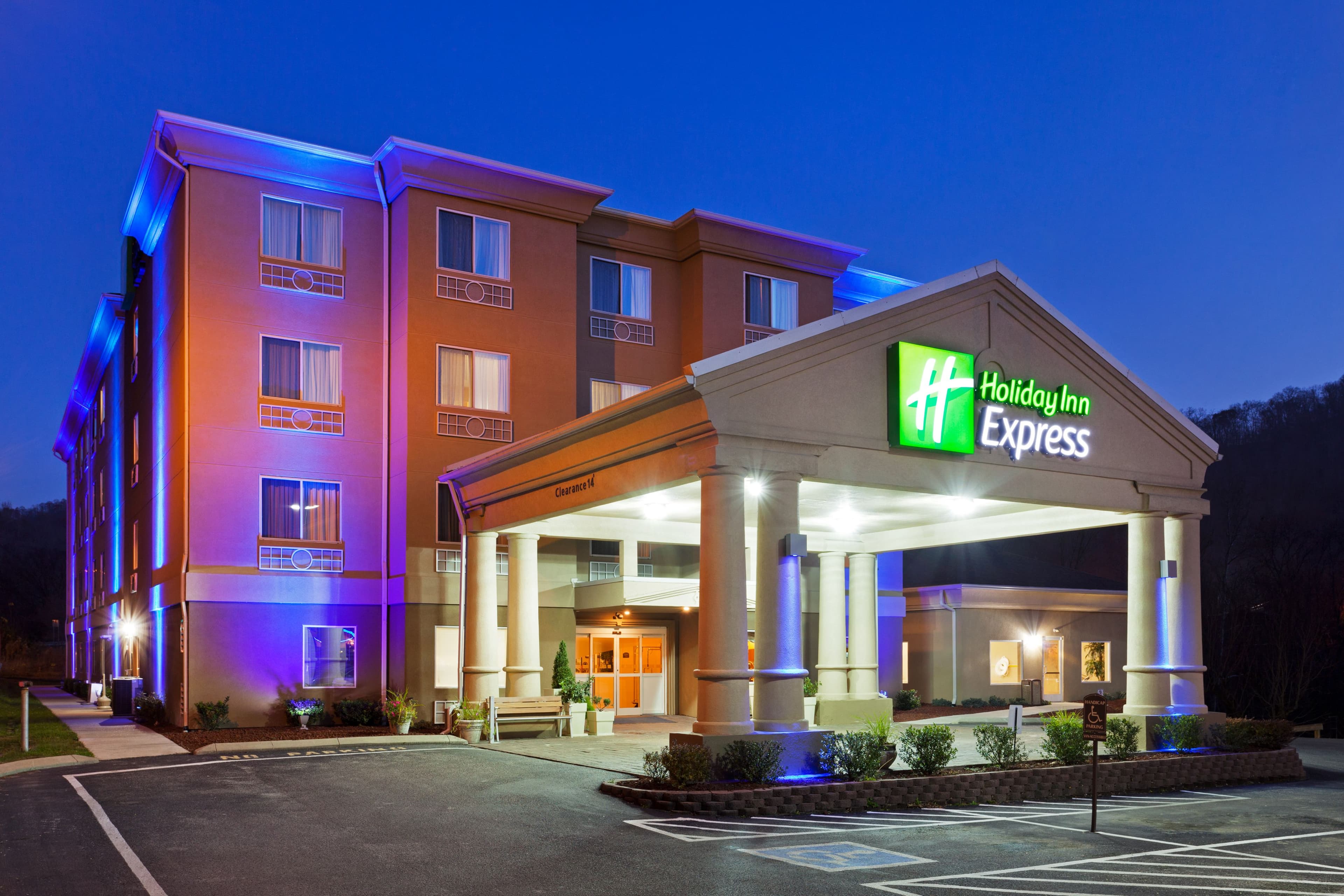 Holiday Inn Express & Suites Pikeville - Image 1