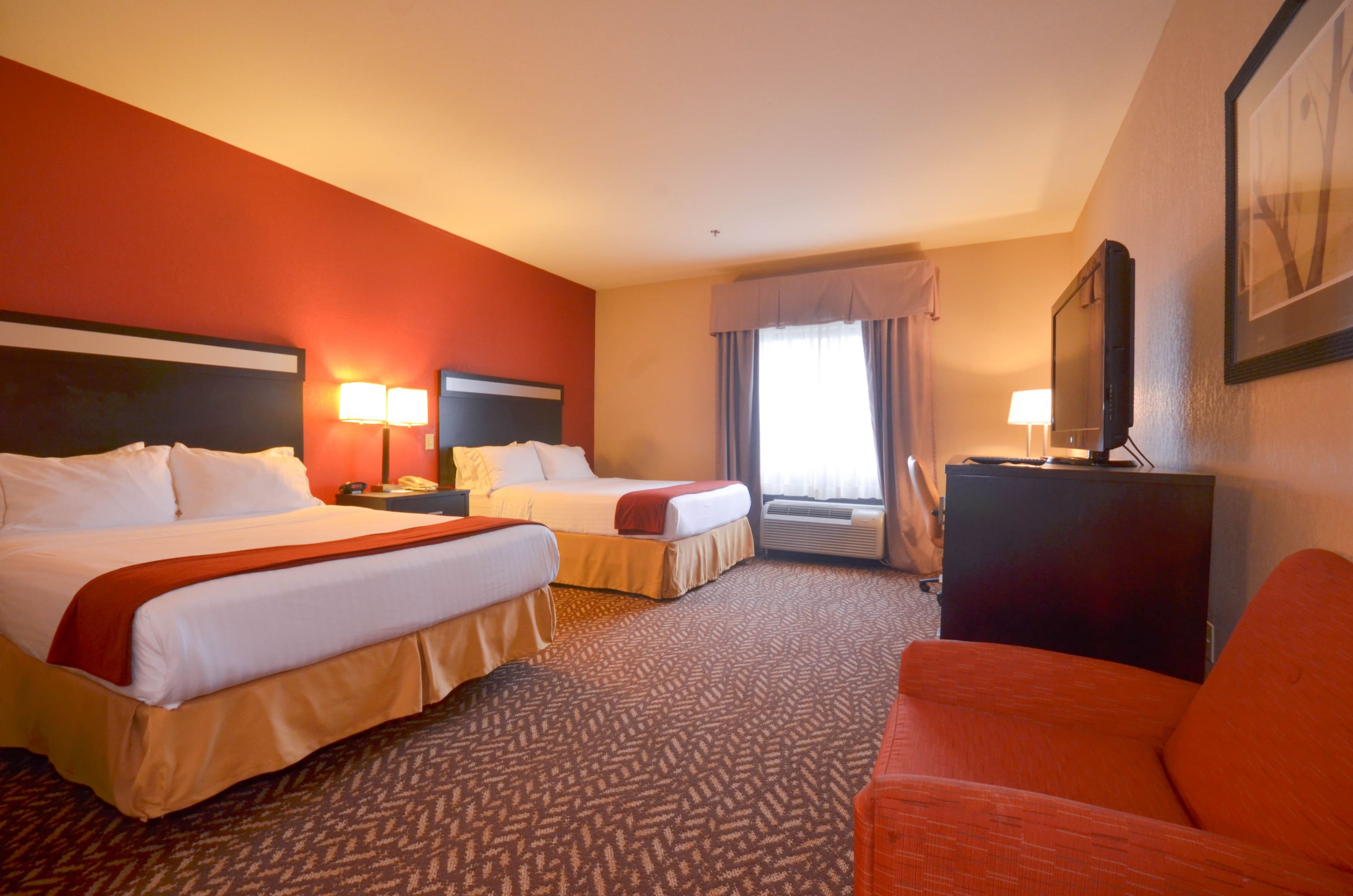 Holiday Inn Express & Suites Pine Bluff — 9
