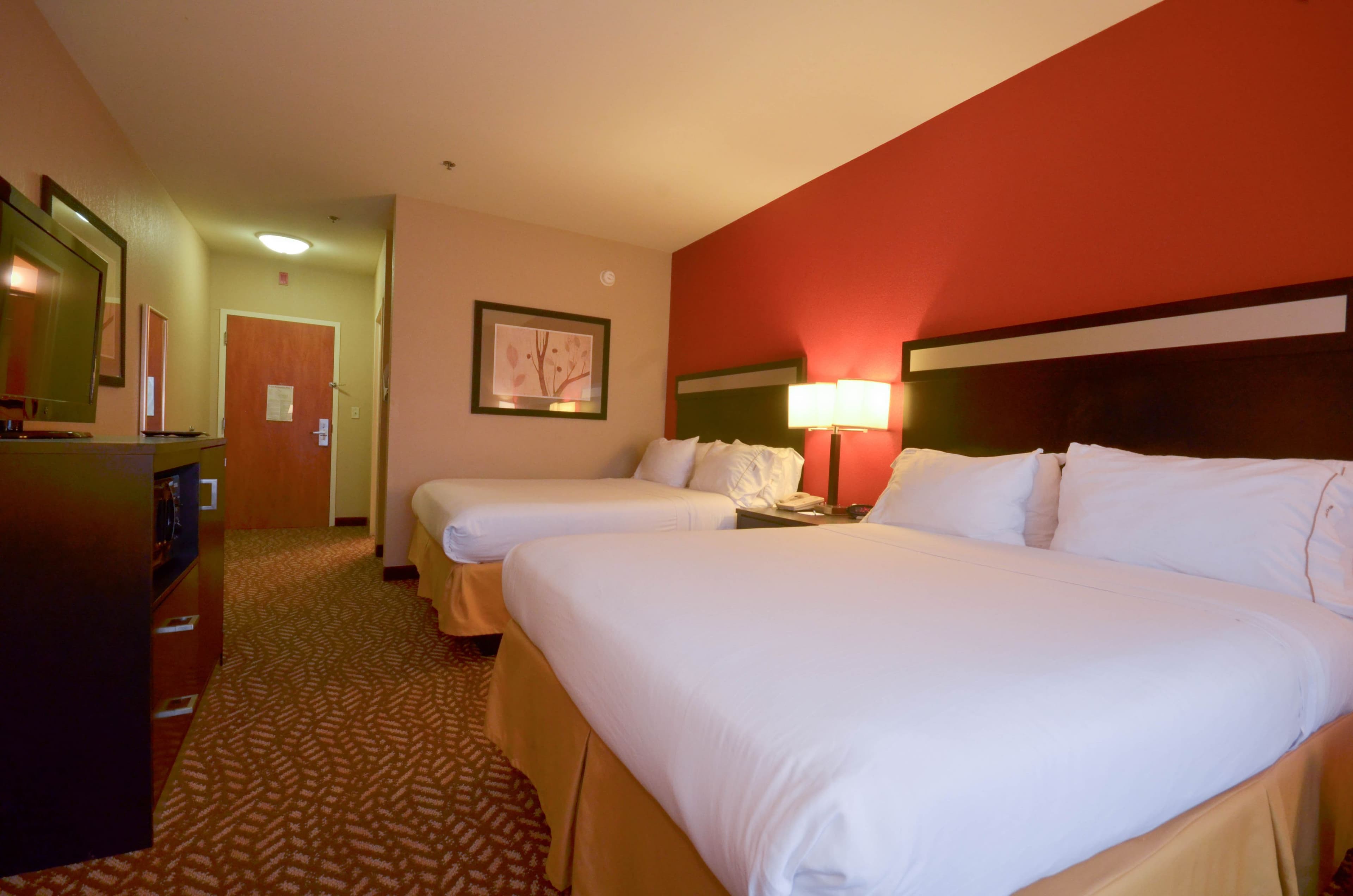 Holiday Inn Express & Suites Pine Bluff — 6