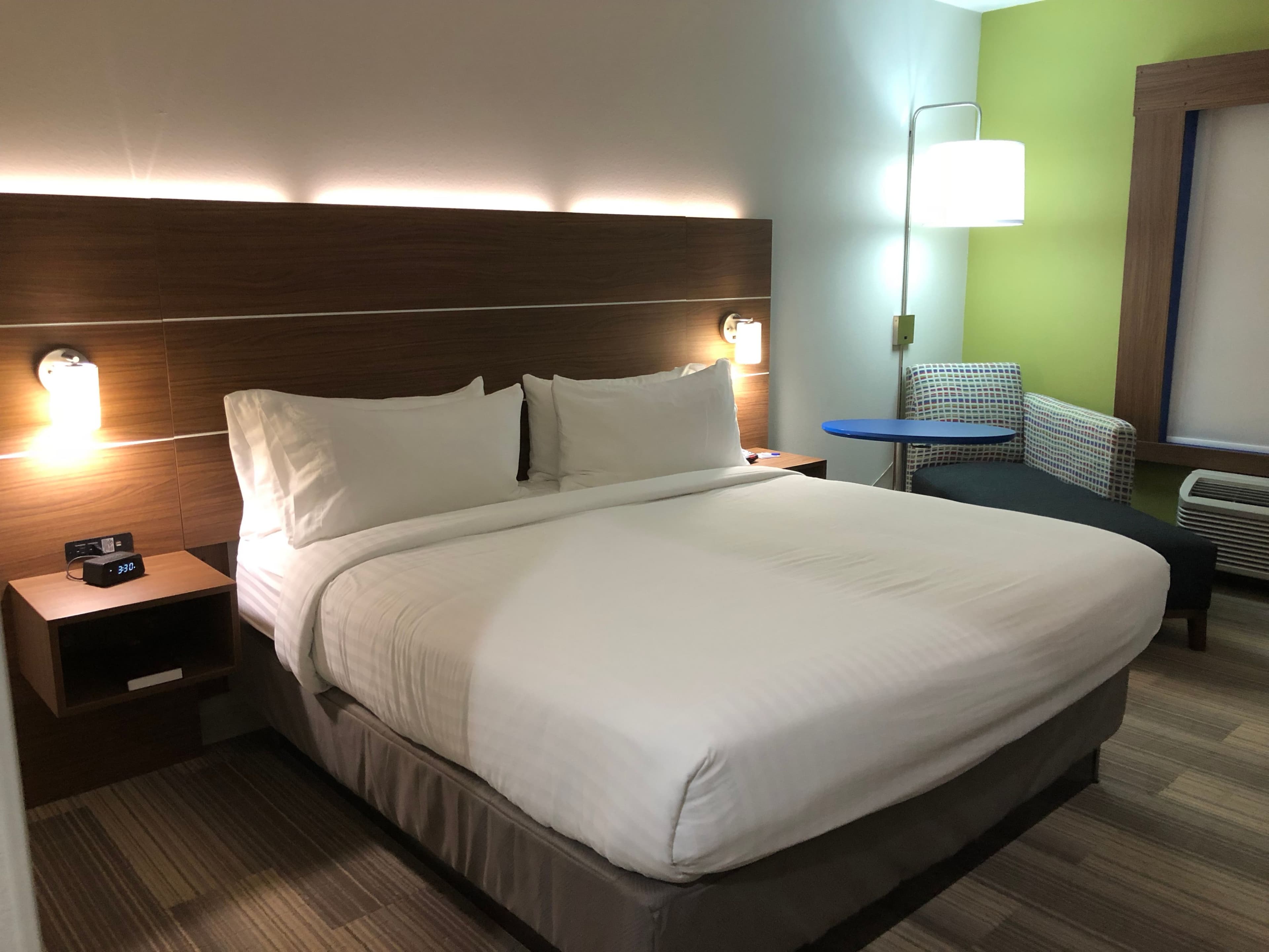 Holiday Inn Express & Suites Pineville-Alexandria Area - Image 2