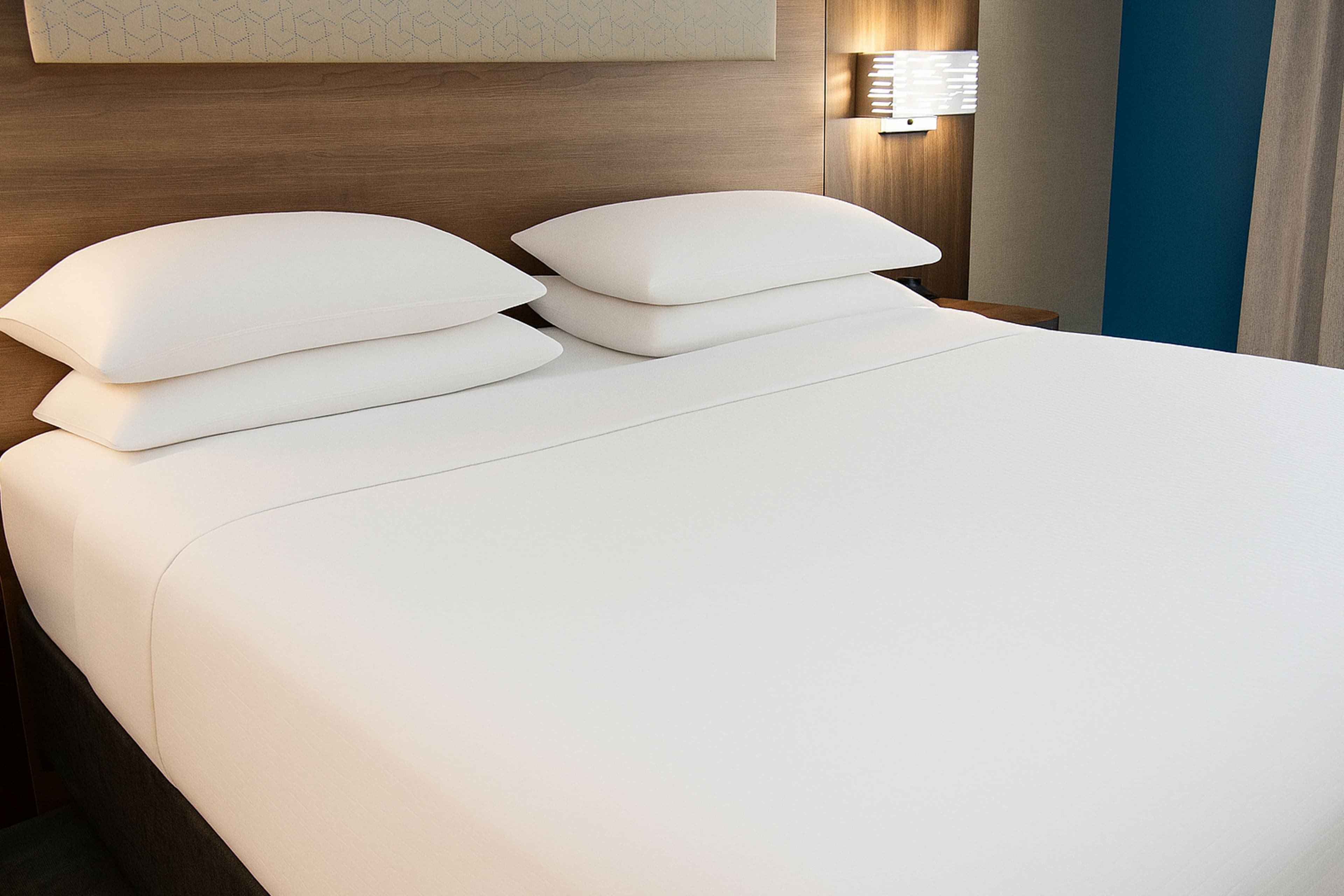 Holiday Inn Express & Suites Pittsburgh-South Side - Image 5