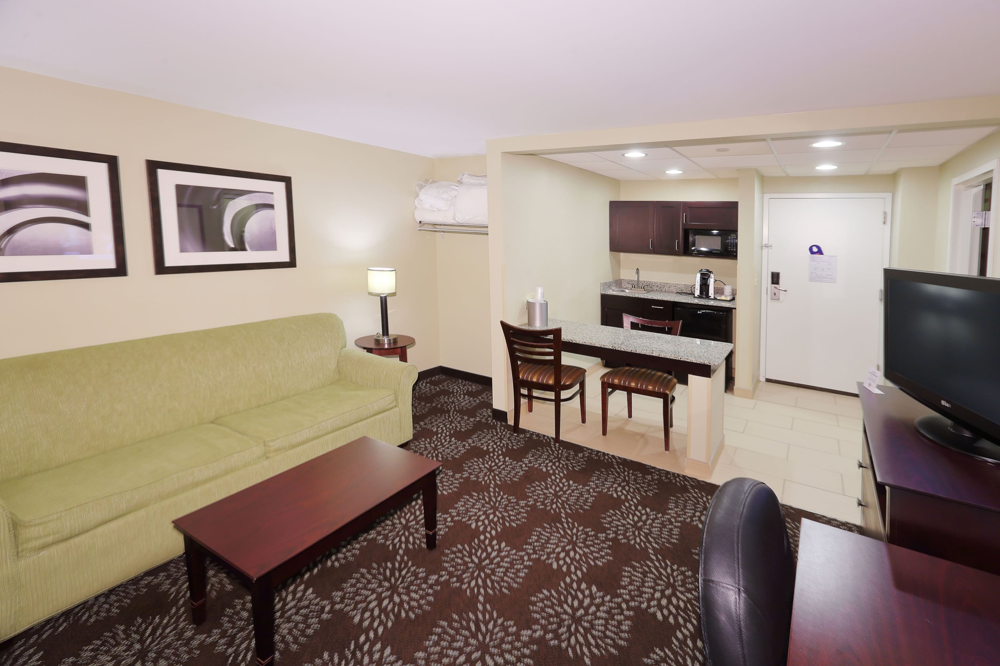 Holiday Inn Express & Suites Pittsburgh West - Green Tree — 18