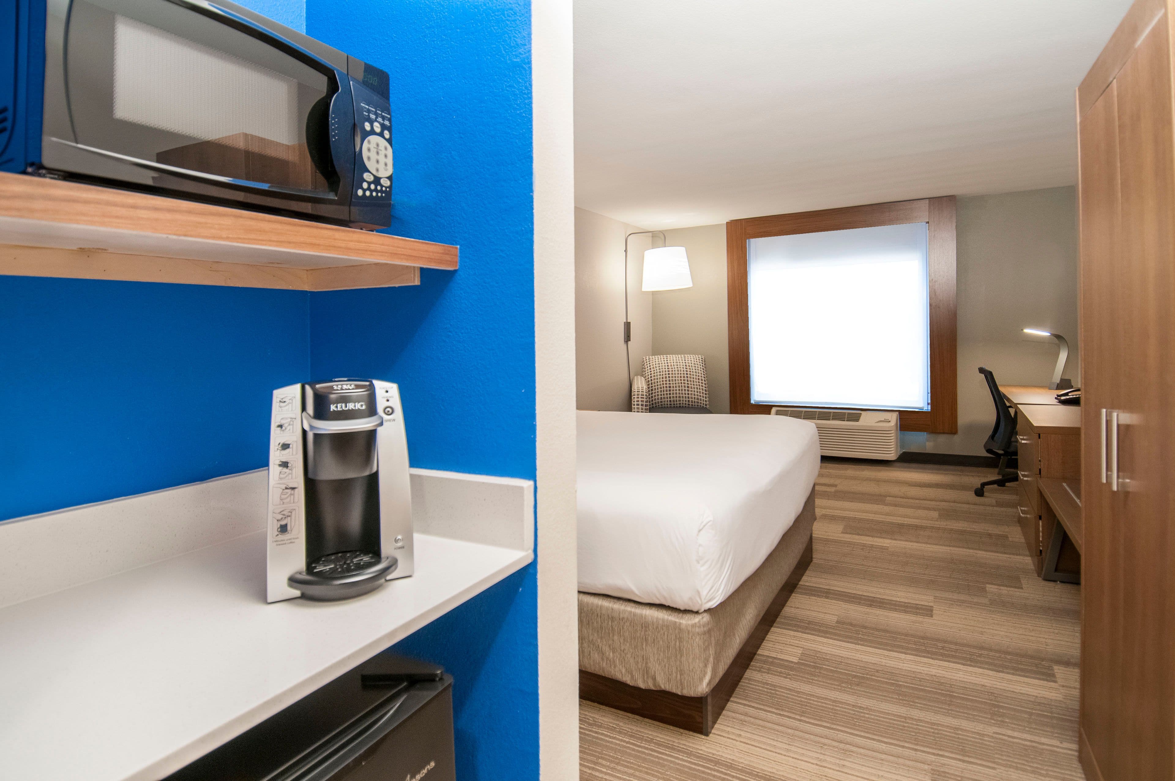 Holiday Inn Express & Suites Plano West – Frisco - Image 5