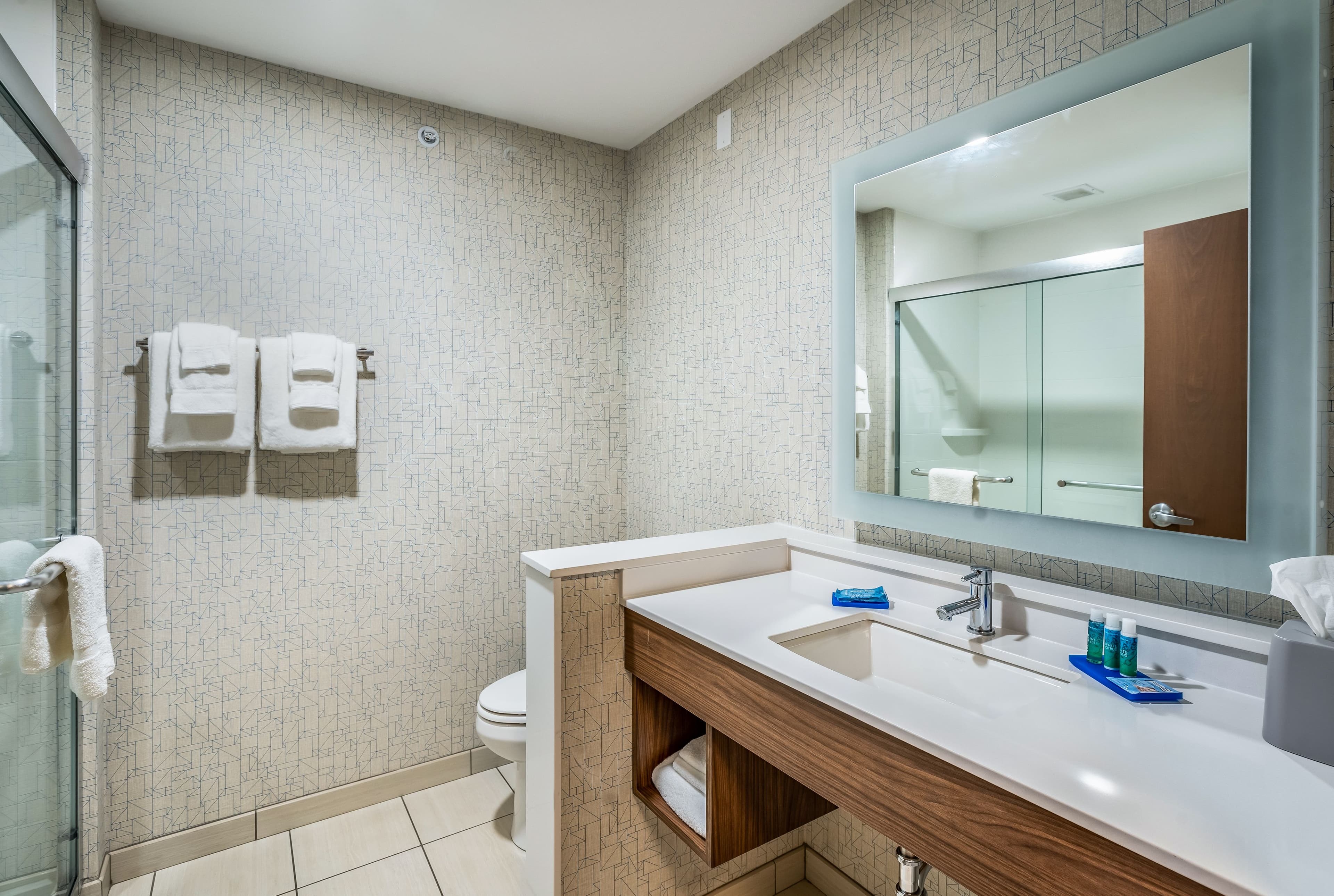 Holiday Inn Express & Suites Platteville — 17