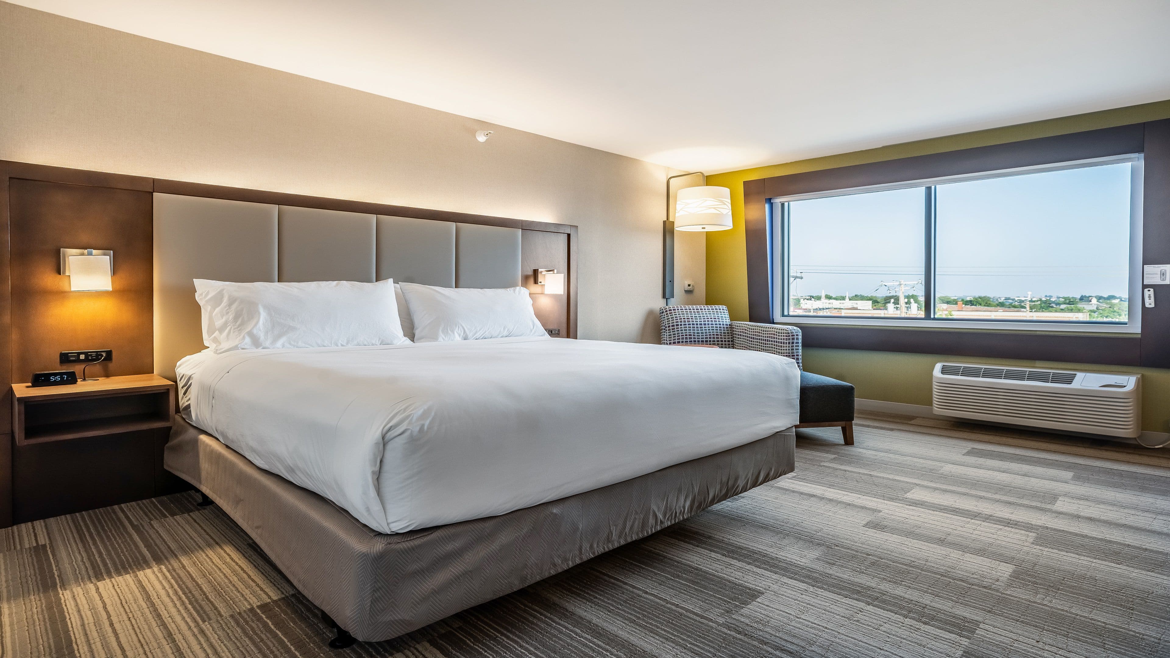 Holiday Inn Express & Suites Platteville — 7