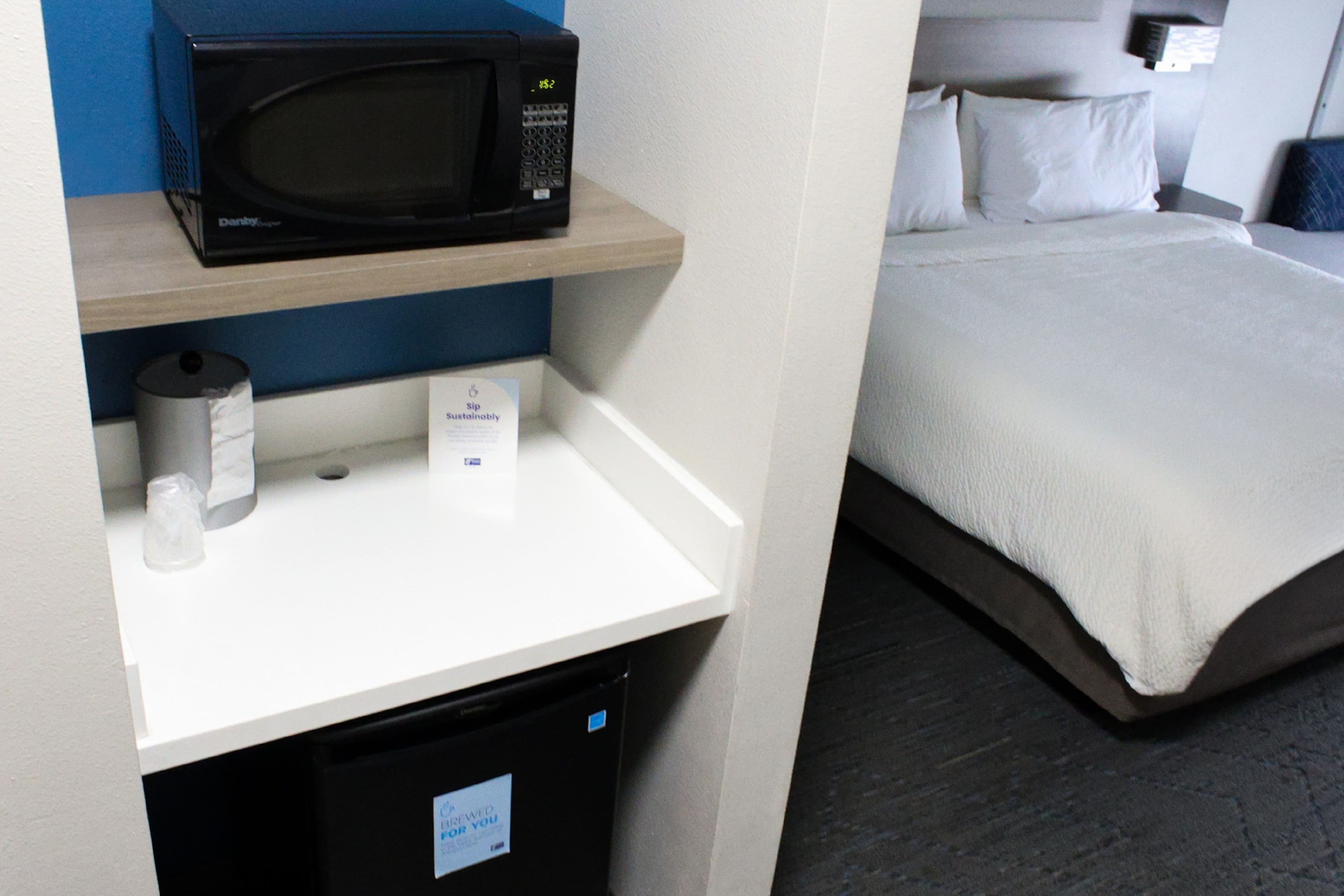 Holiday Inn Express & Suites Plymouth — 10