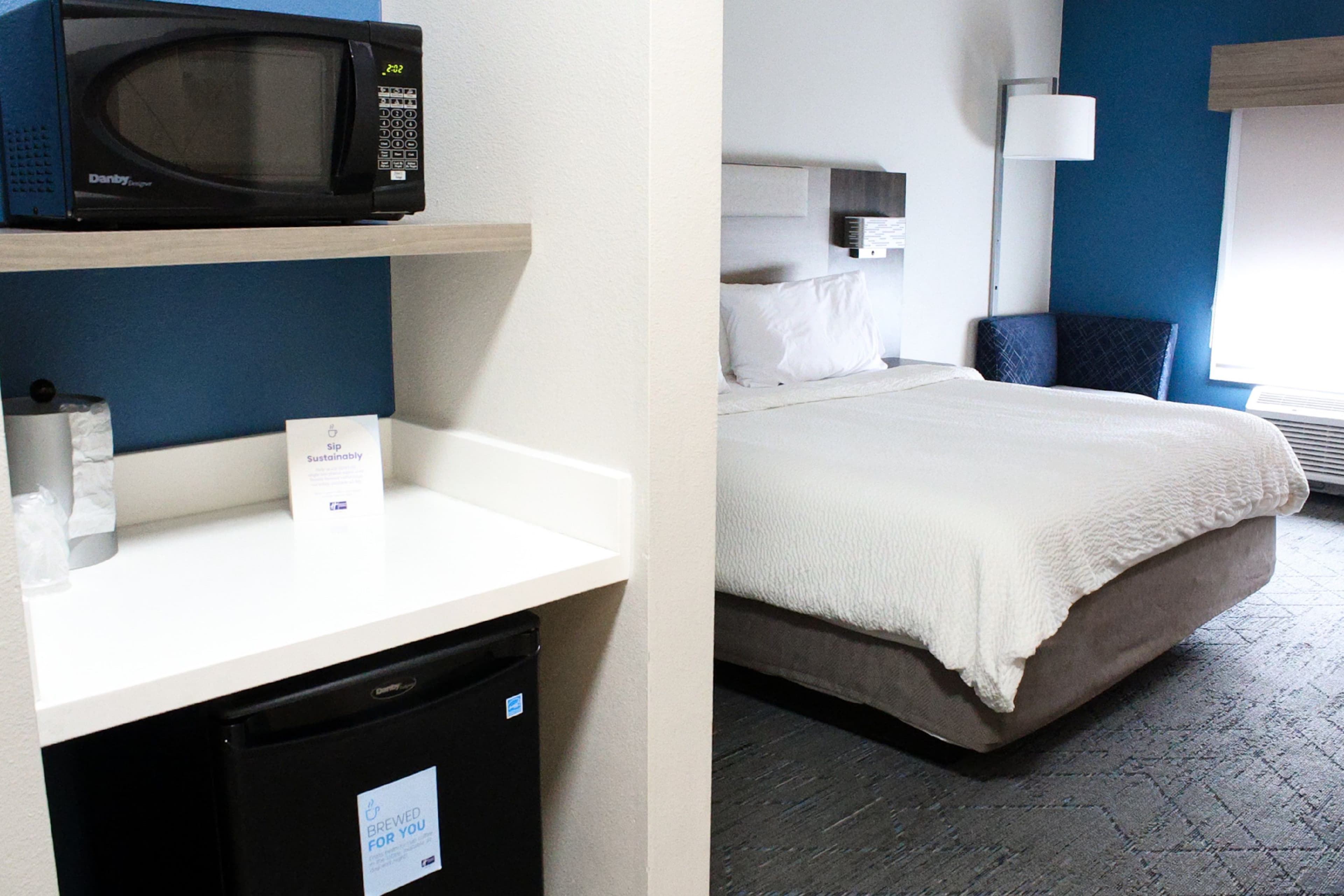 Holiday Inn Express & Suites Plymouth — 11