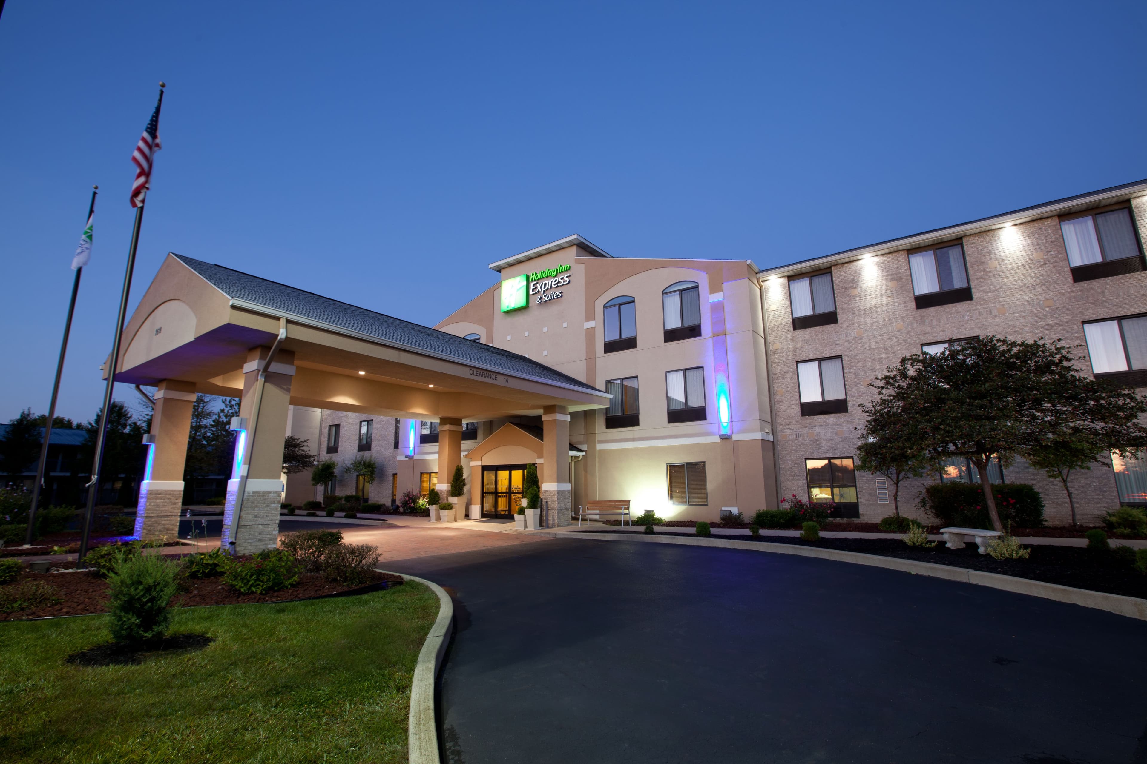 Holiday Inn Express & Suites Plymouth - Image 1