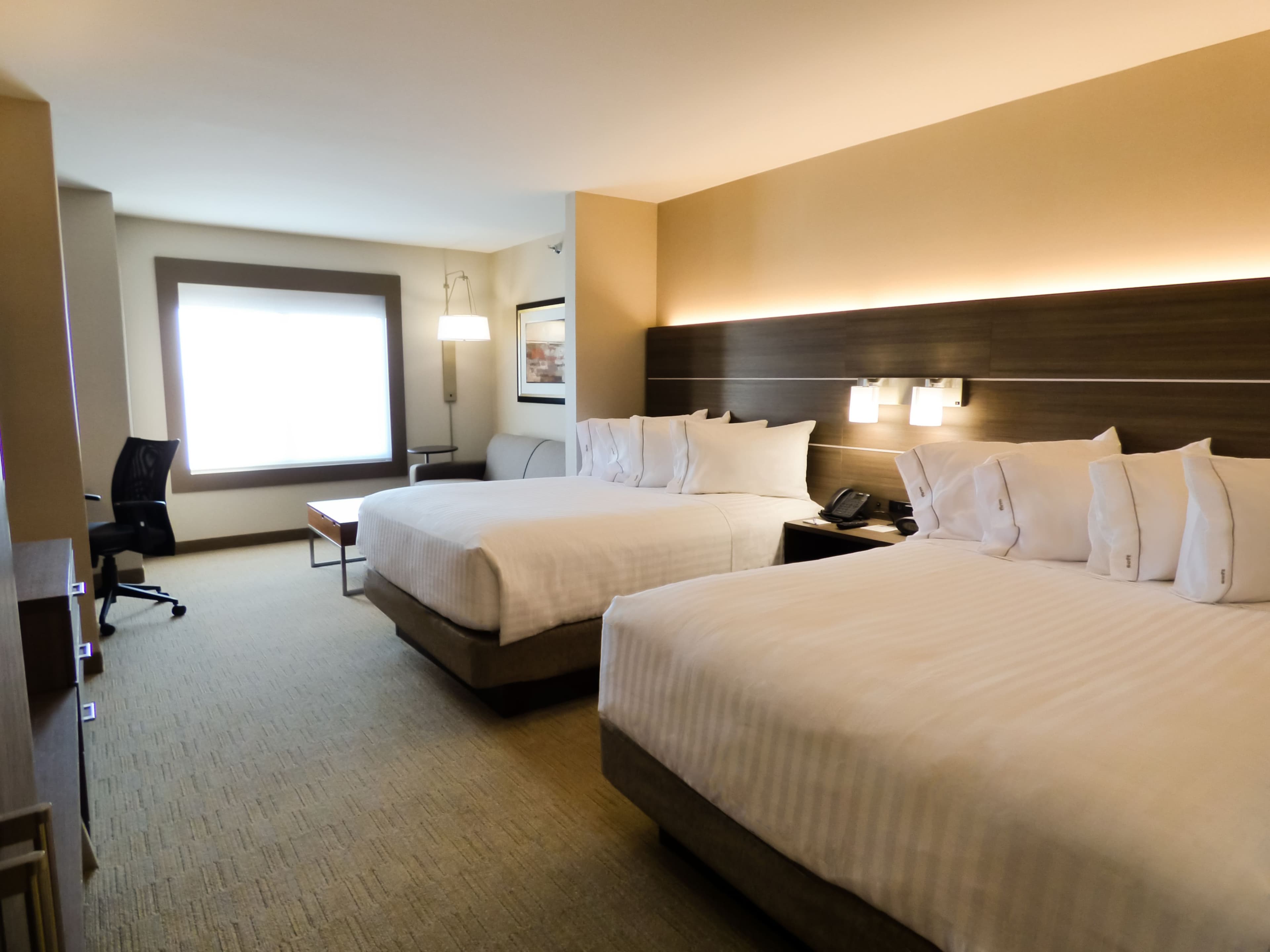 Holiday Inn Express & Suites Plymouth - Ann Arbor Area — 13