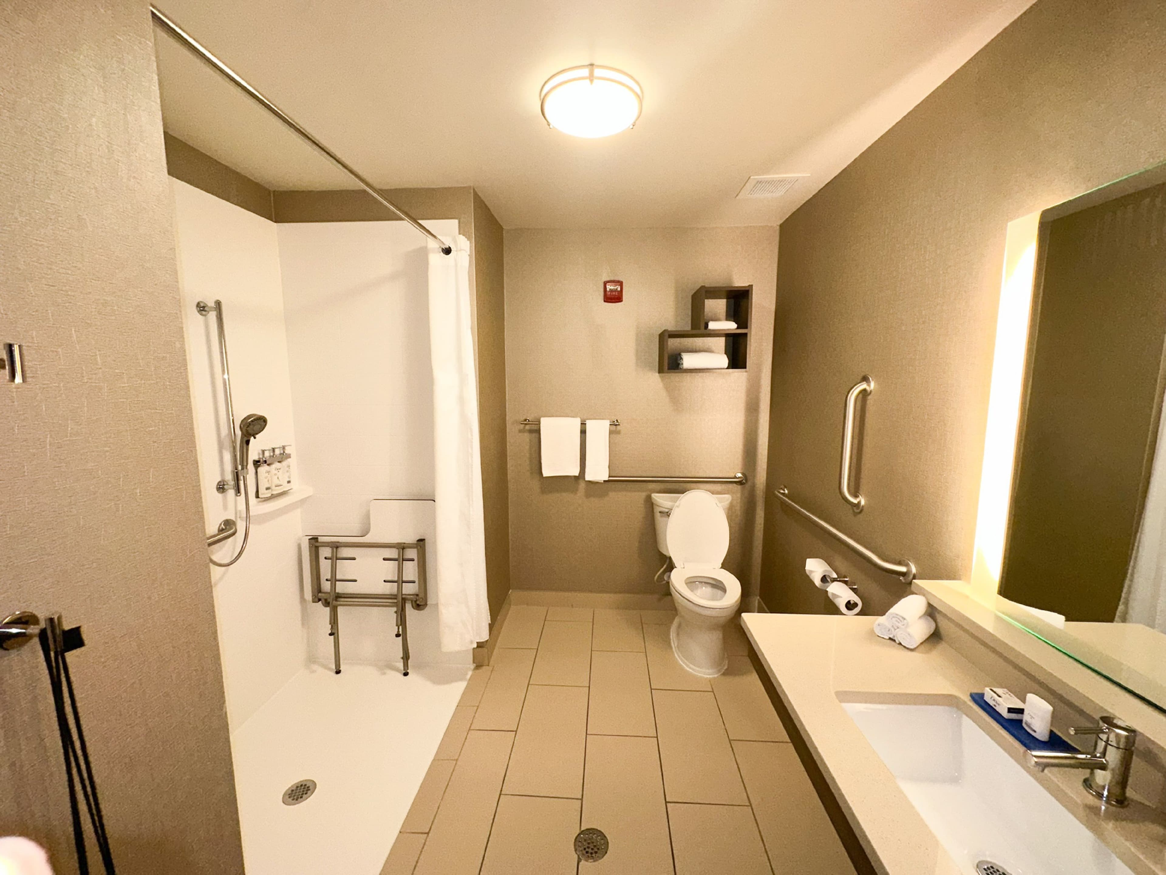 Holiday Inn Express & Suites Plymouth - Ann Arbor Area — 9
