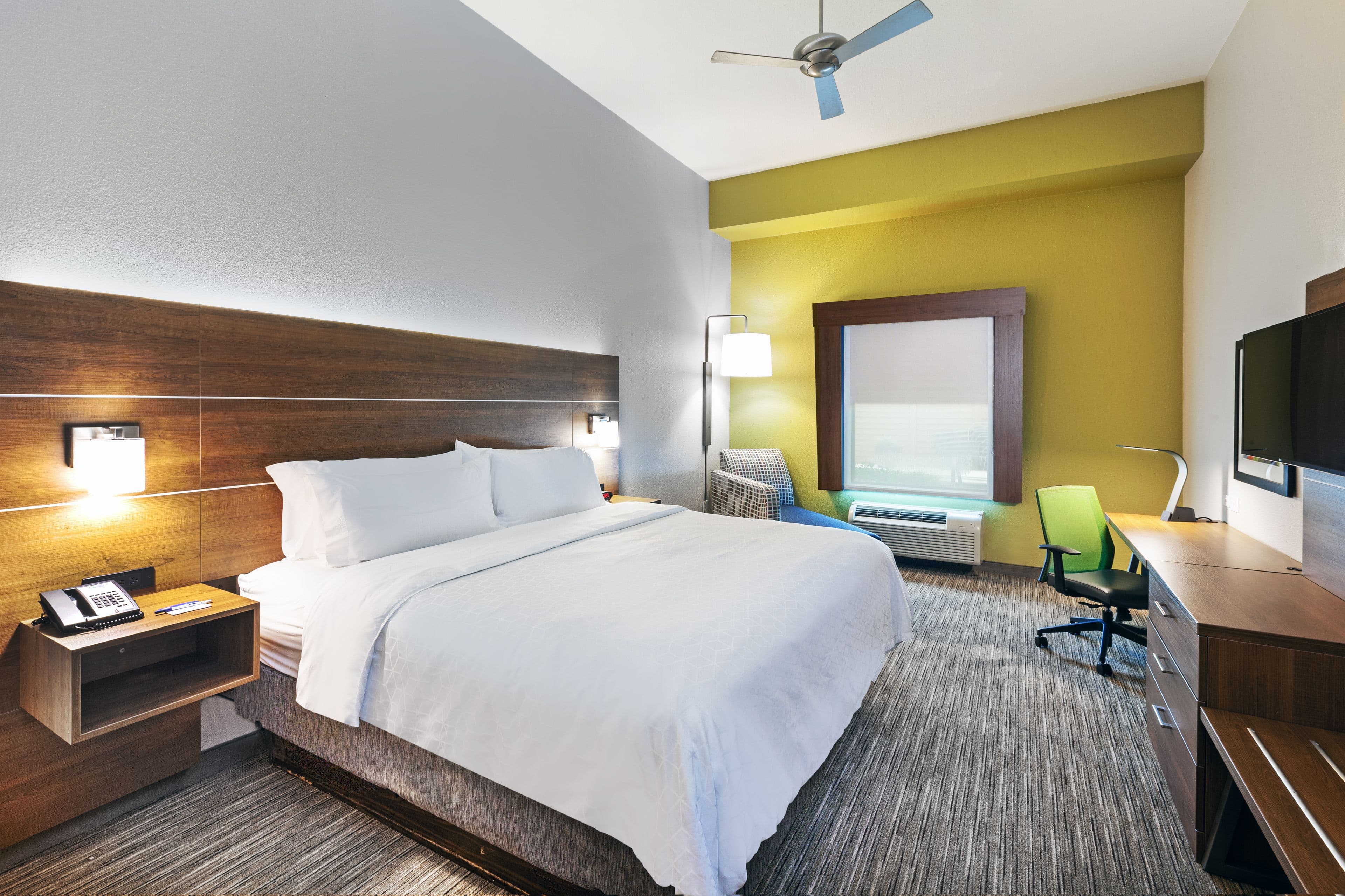 Holiday Inn Express & Suites Port Arthur Central-Mall Area — 2