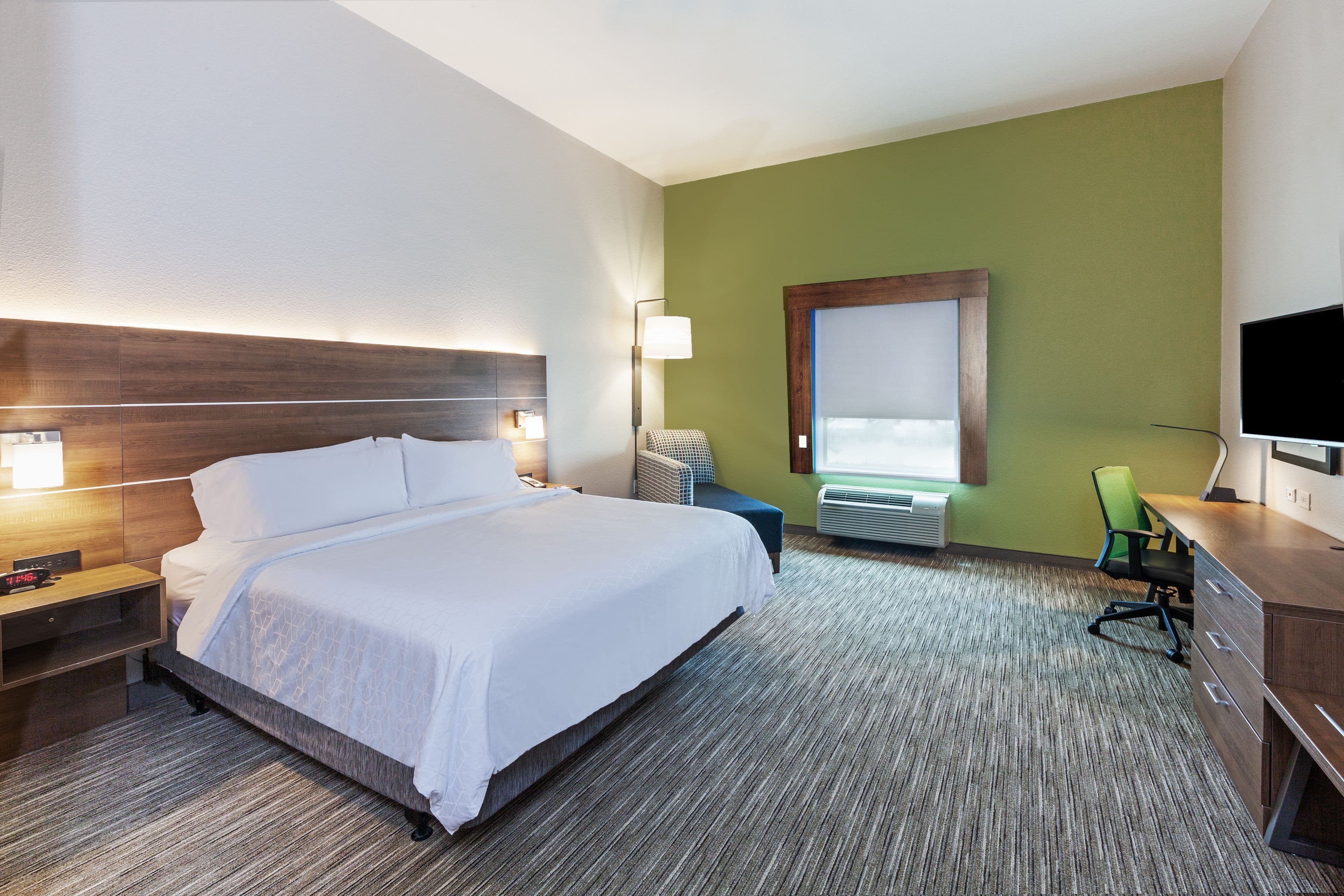 Holiday Inn Express & Suites Port Arthur Central-Mall Area — 4