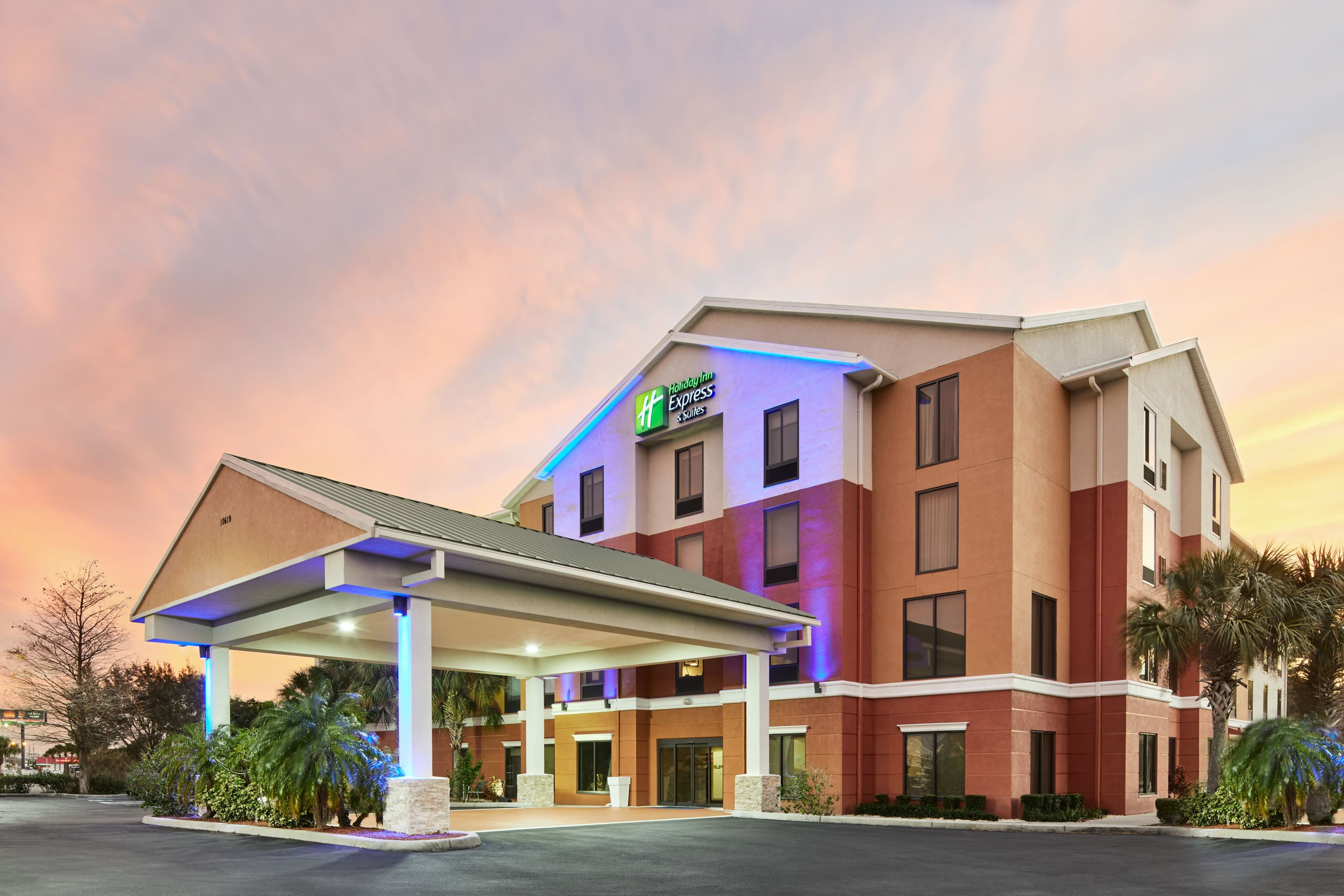 Holiday Inn Express & Suites Port Richey - Image 1