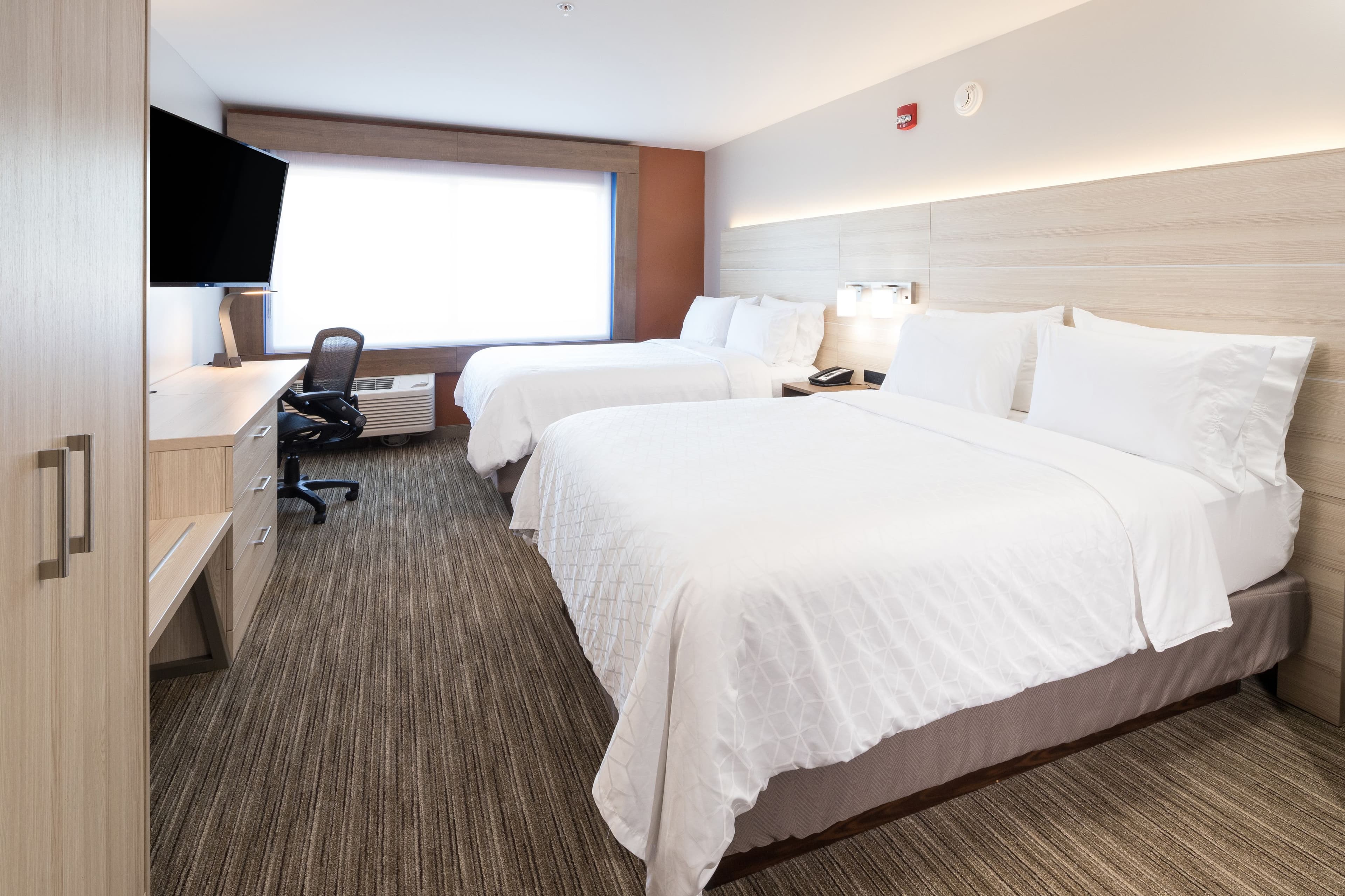 Holiday Inn Express & Suites Portage — 14