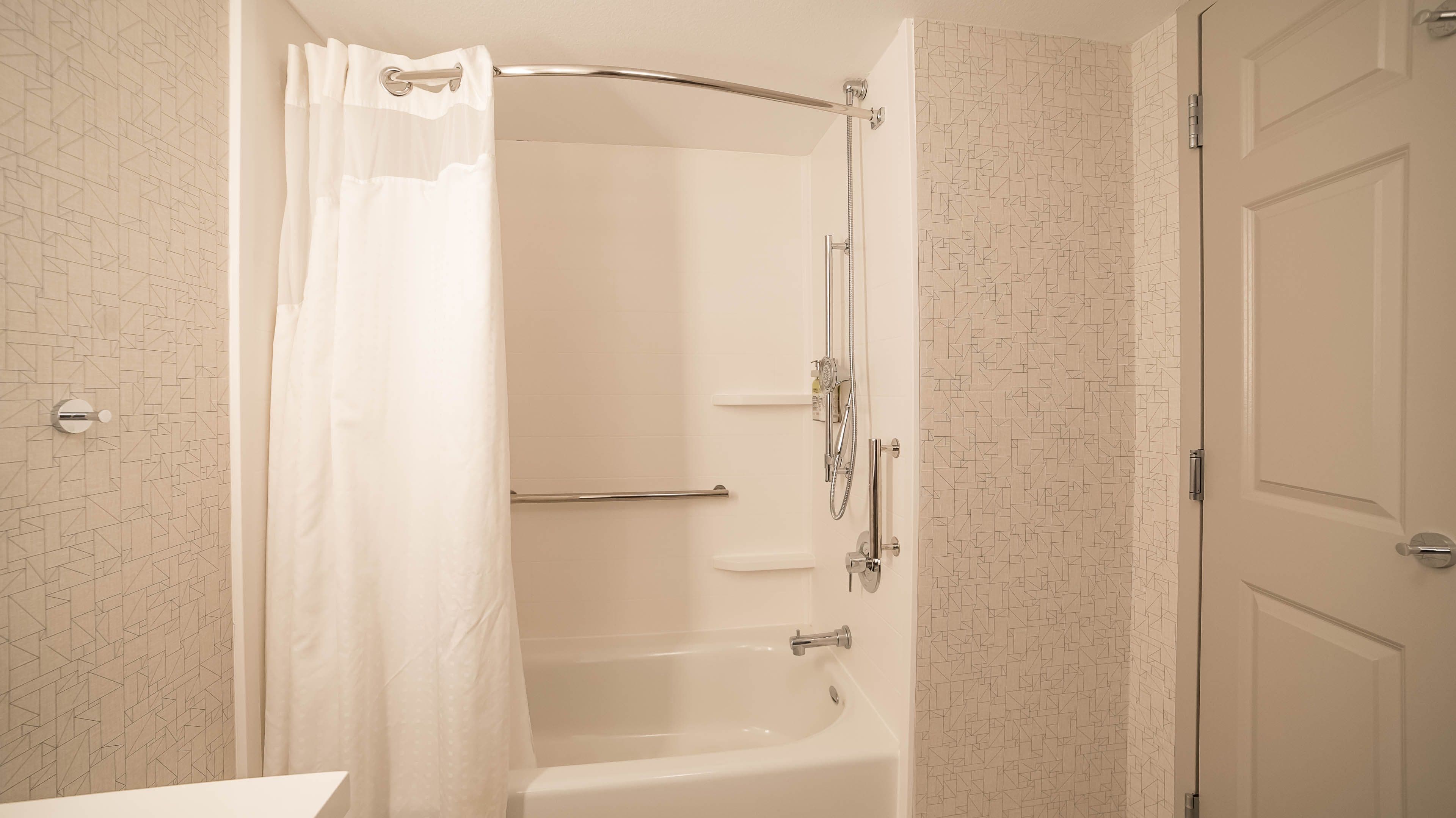Holiday Inn Express & Suites Porterville — 17