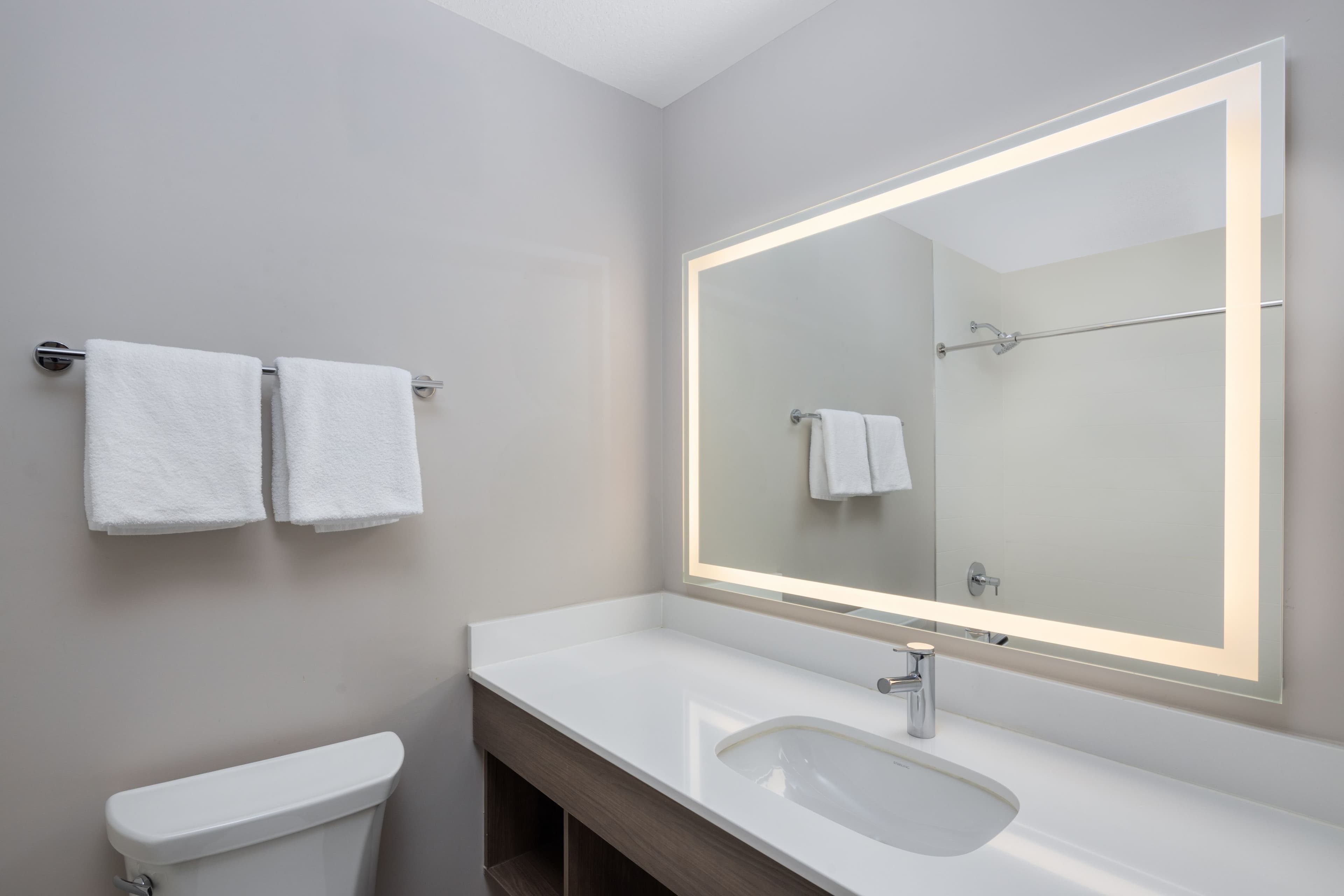 Holiday Inn Express & Suites Portland-Jantzen Beach — 81