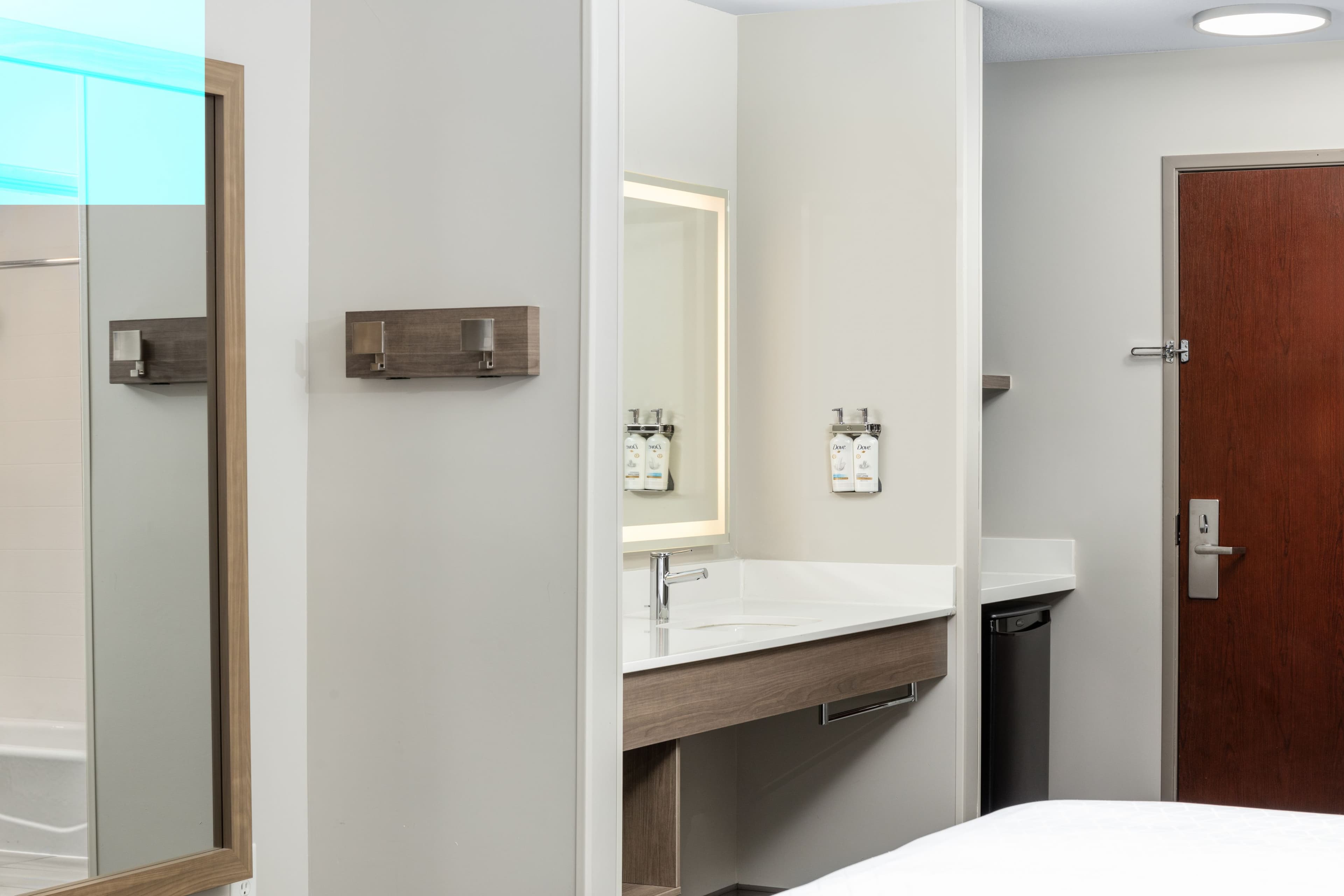 Holiday Inn Express & Suites Portland-Jantzen Beach — 97