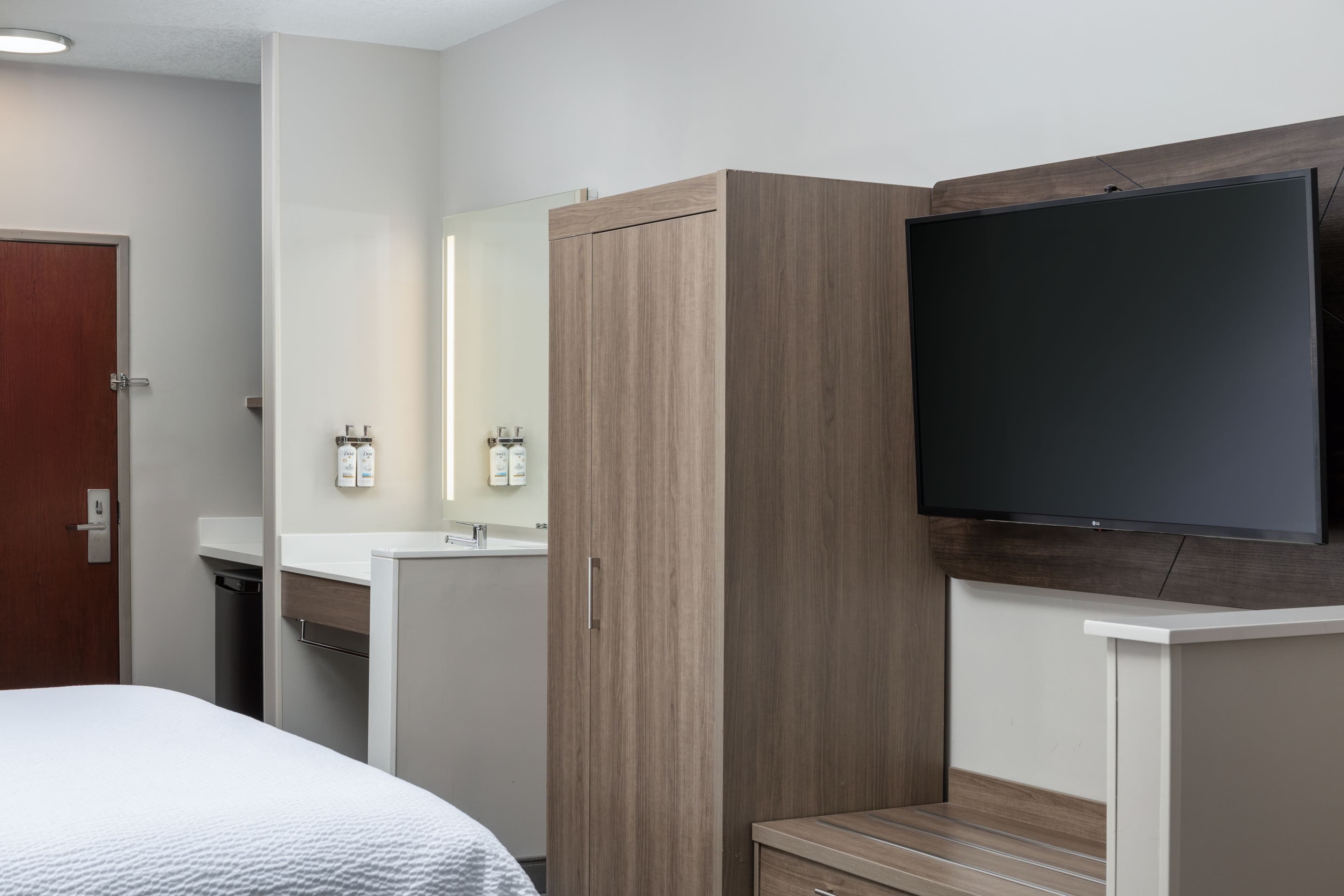 Holiday Inn Express & Suites Portland-Jantzen Beach — 19