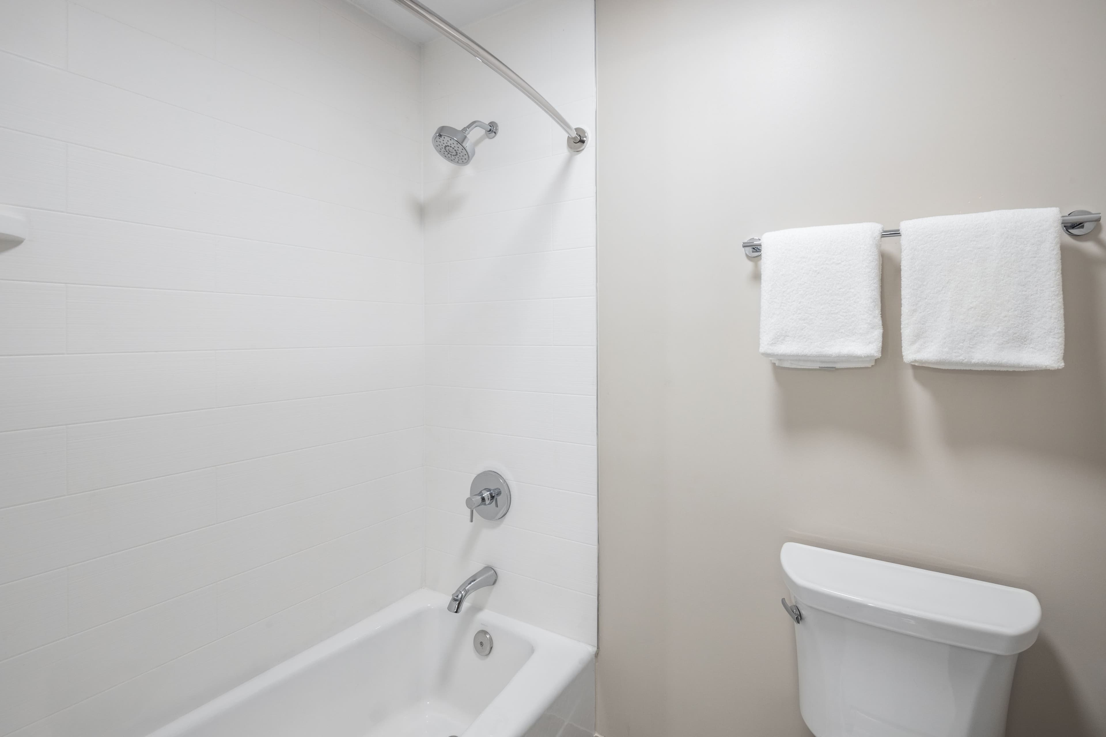 Holiday Inn Express & Suites Portland-Jantzen Beach — 98