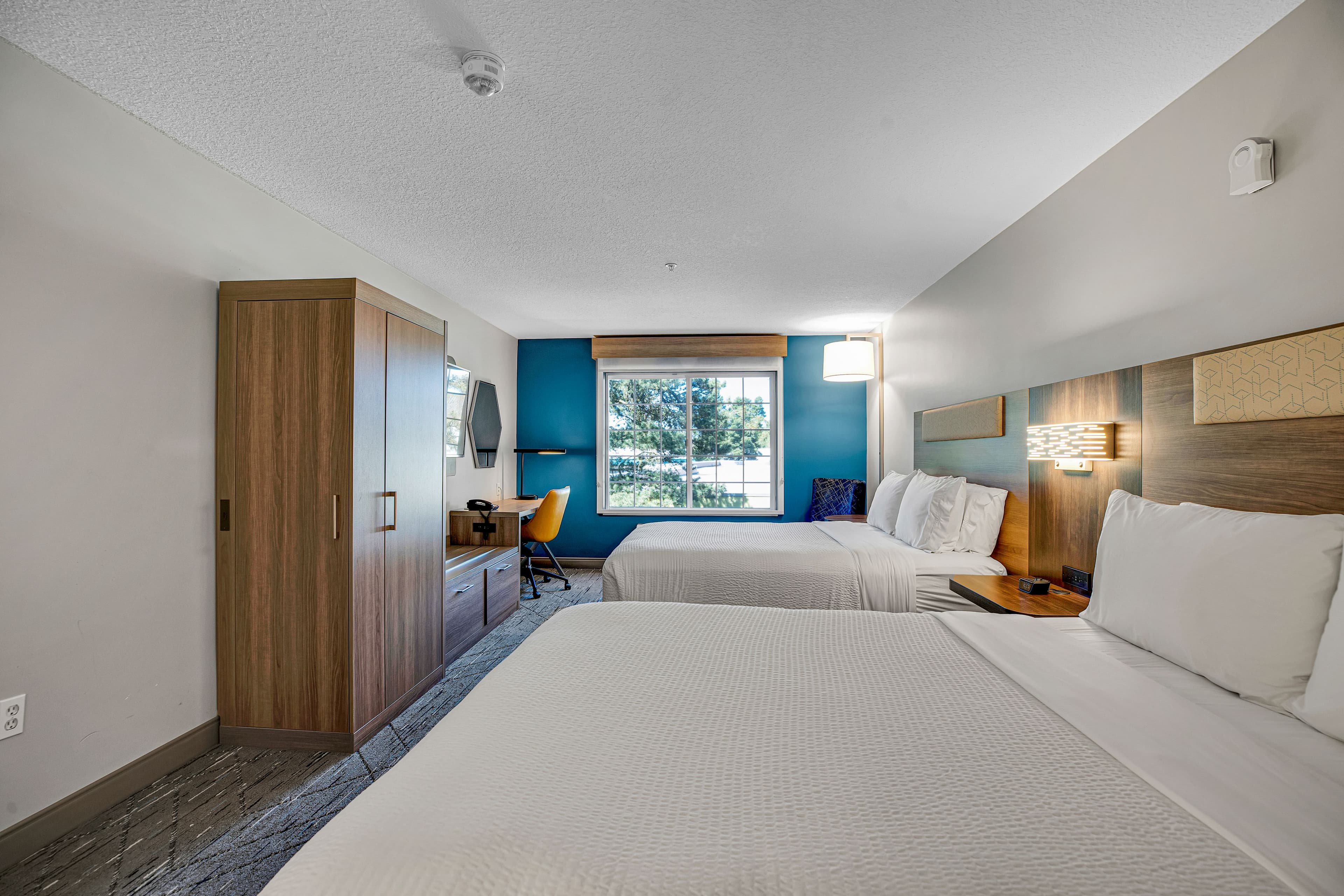 Holiday Inn Express & Suites Portland-Jantzen Beach — 105
