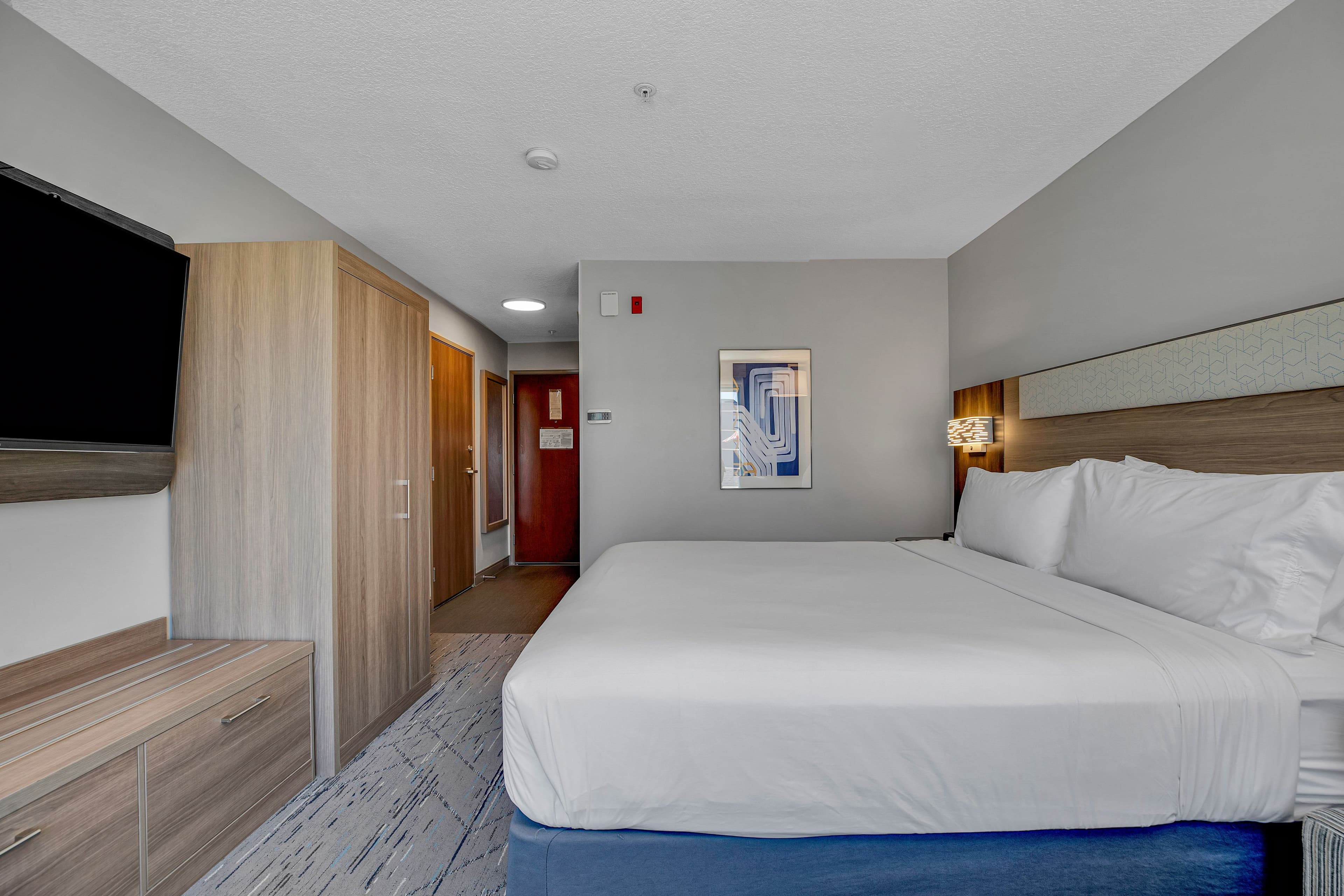 Holiday Inn Express & Suites Portland-Jantzen Beach - Image 3