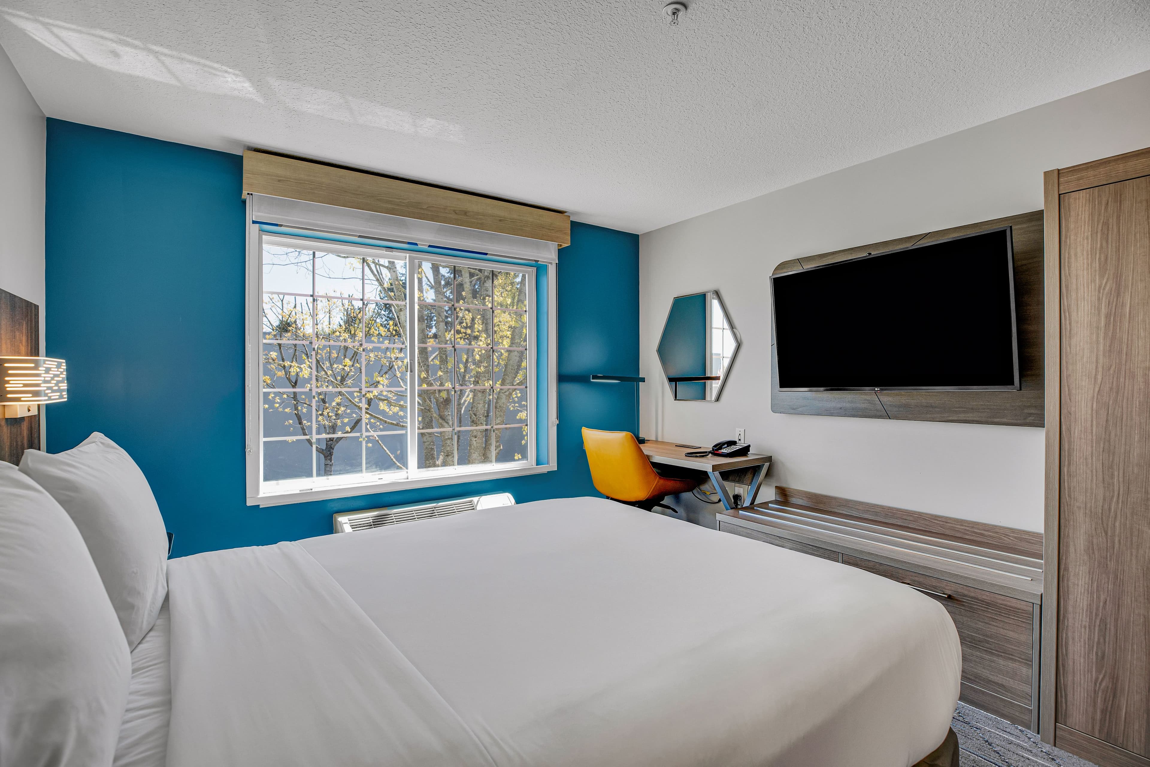 Holiday Inn Express & Suites Portland-Jantzen Beach — 41