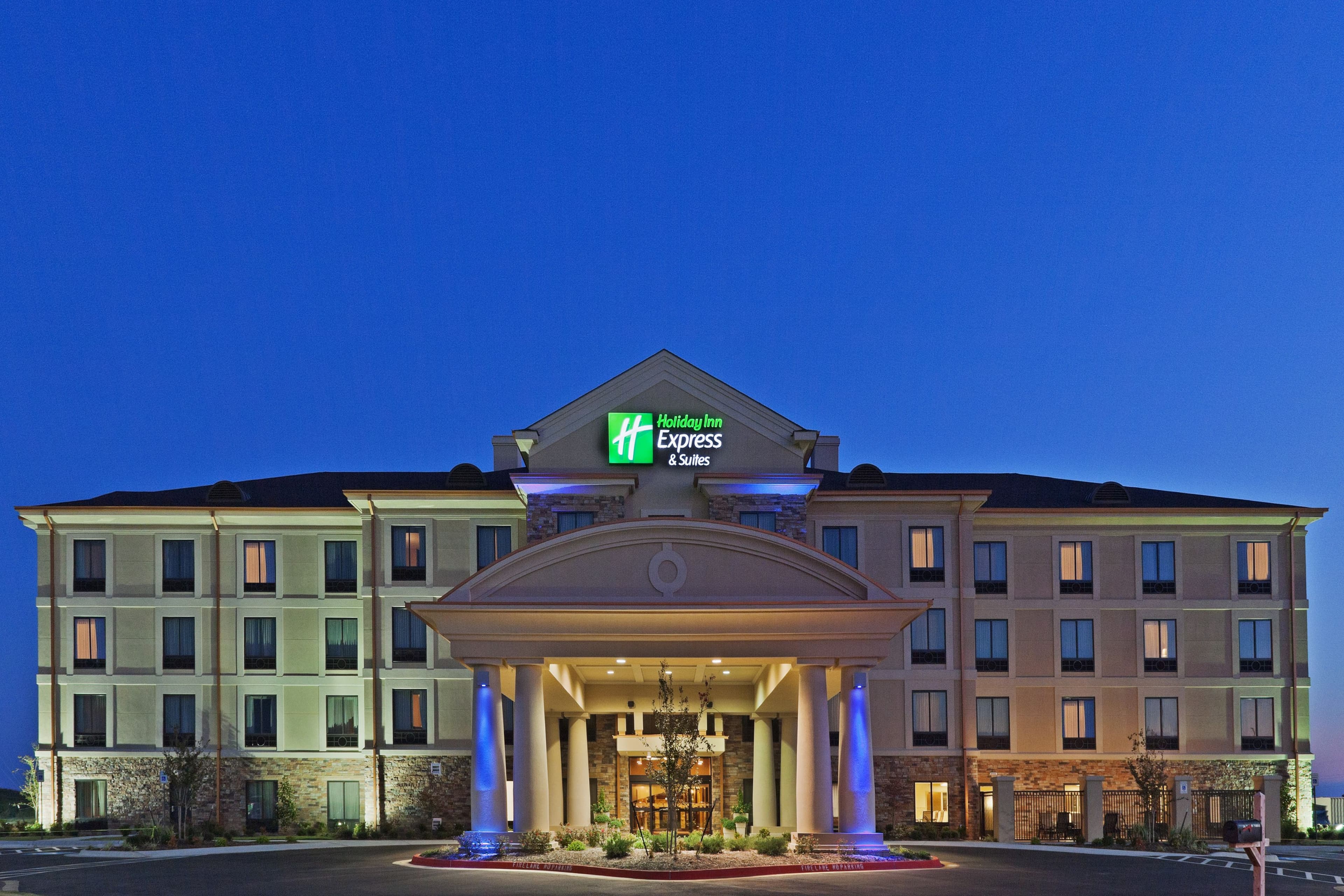 Holiday Inn Express & Suites Poteau - Image 1