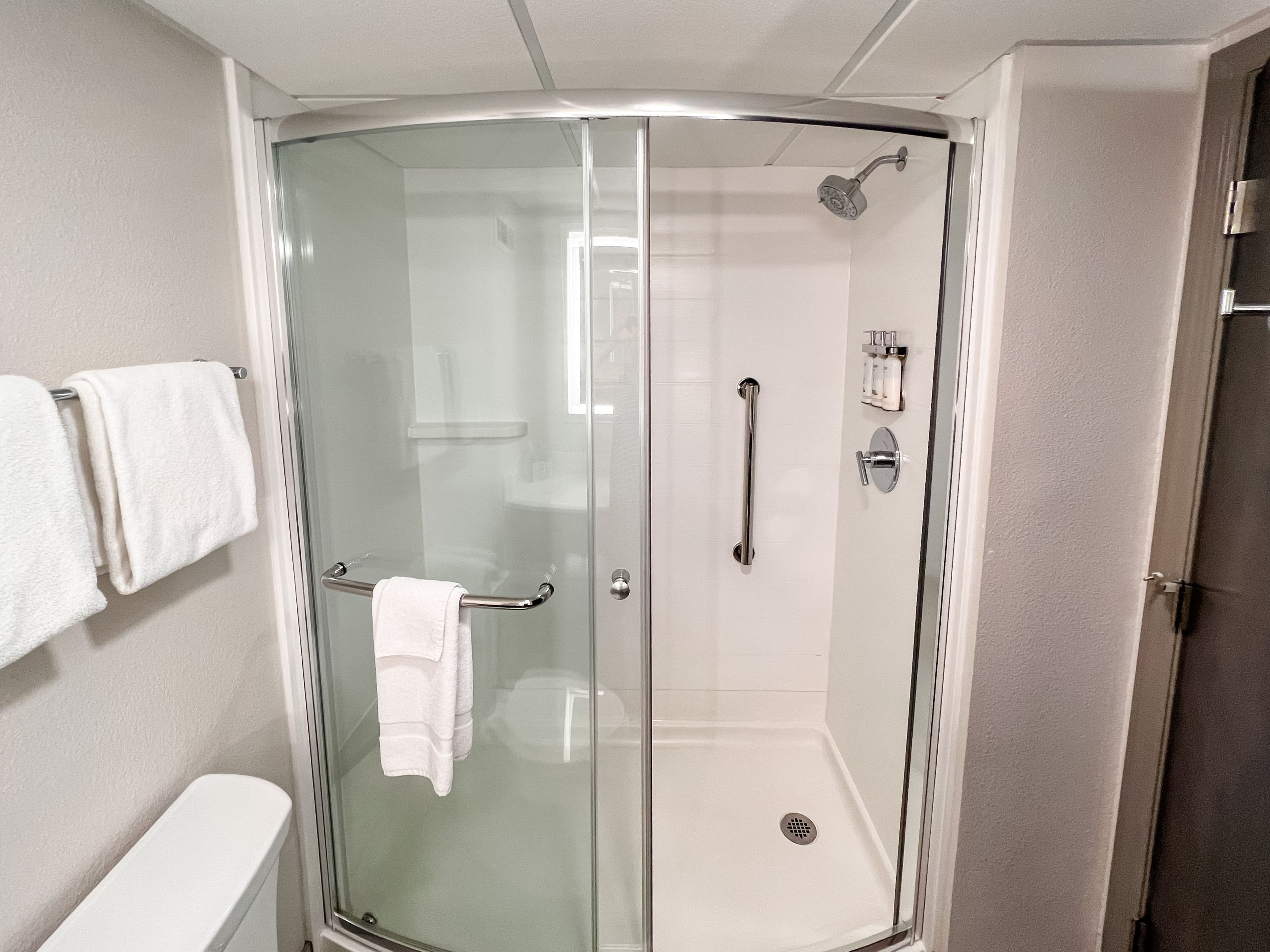 Holiday Inn Express & Suites Knoxville-North-I-75 Exit 112 — 6
