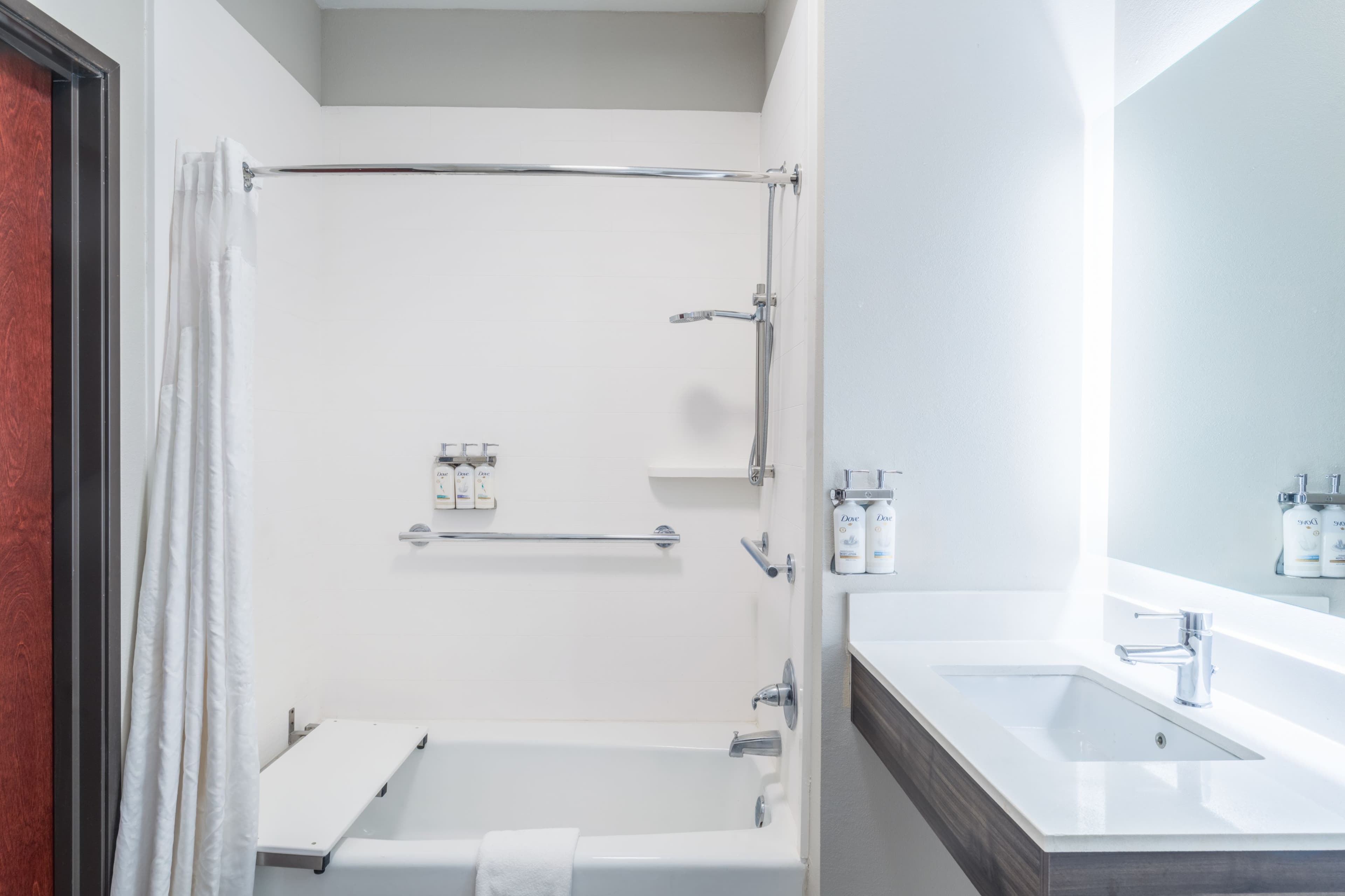 Holiday Inn Express & Suites Pratt — 44