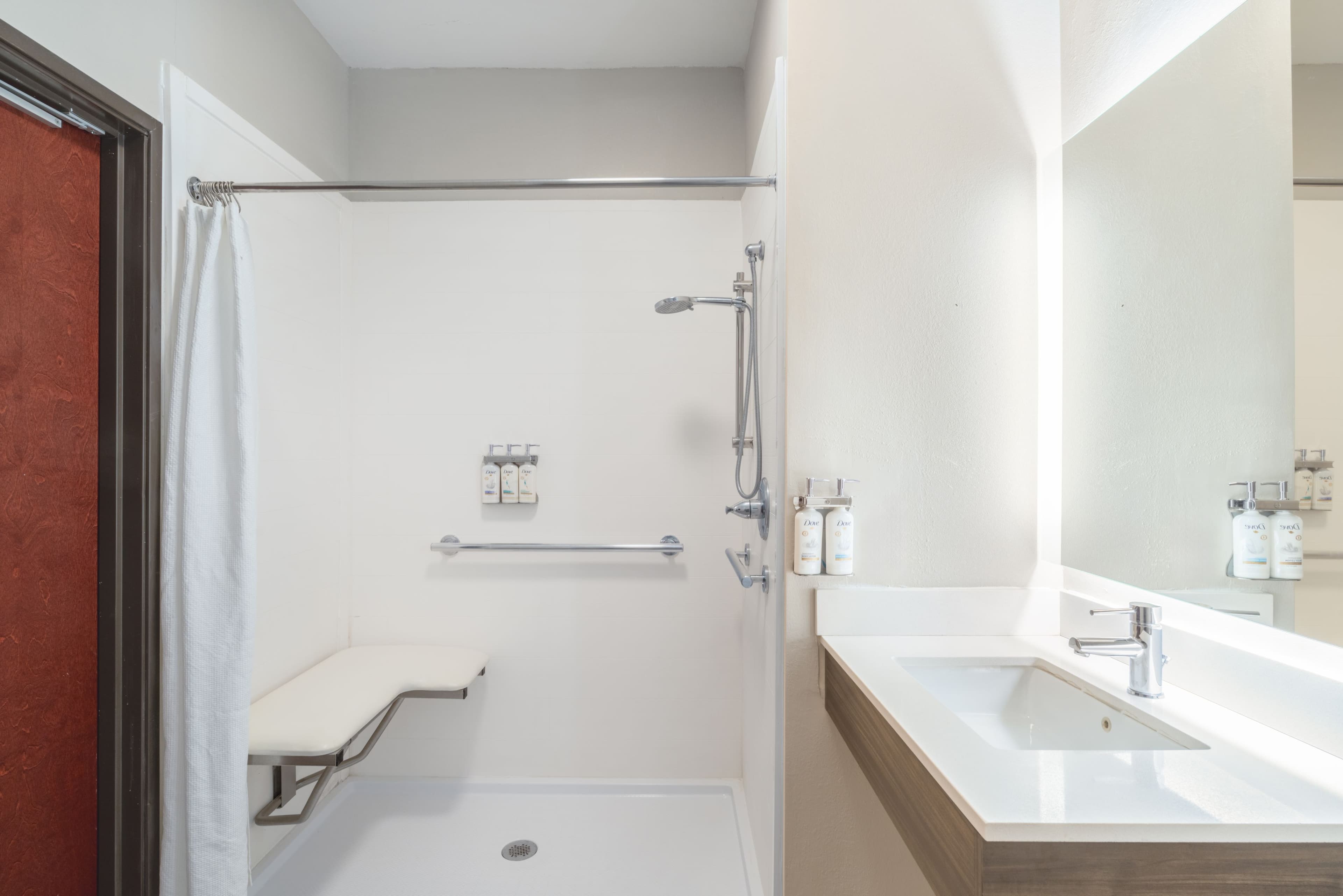 Holiday Inn Express & Suites Pratt — 36