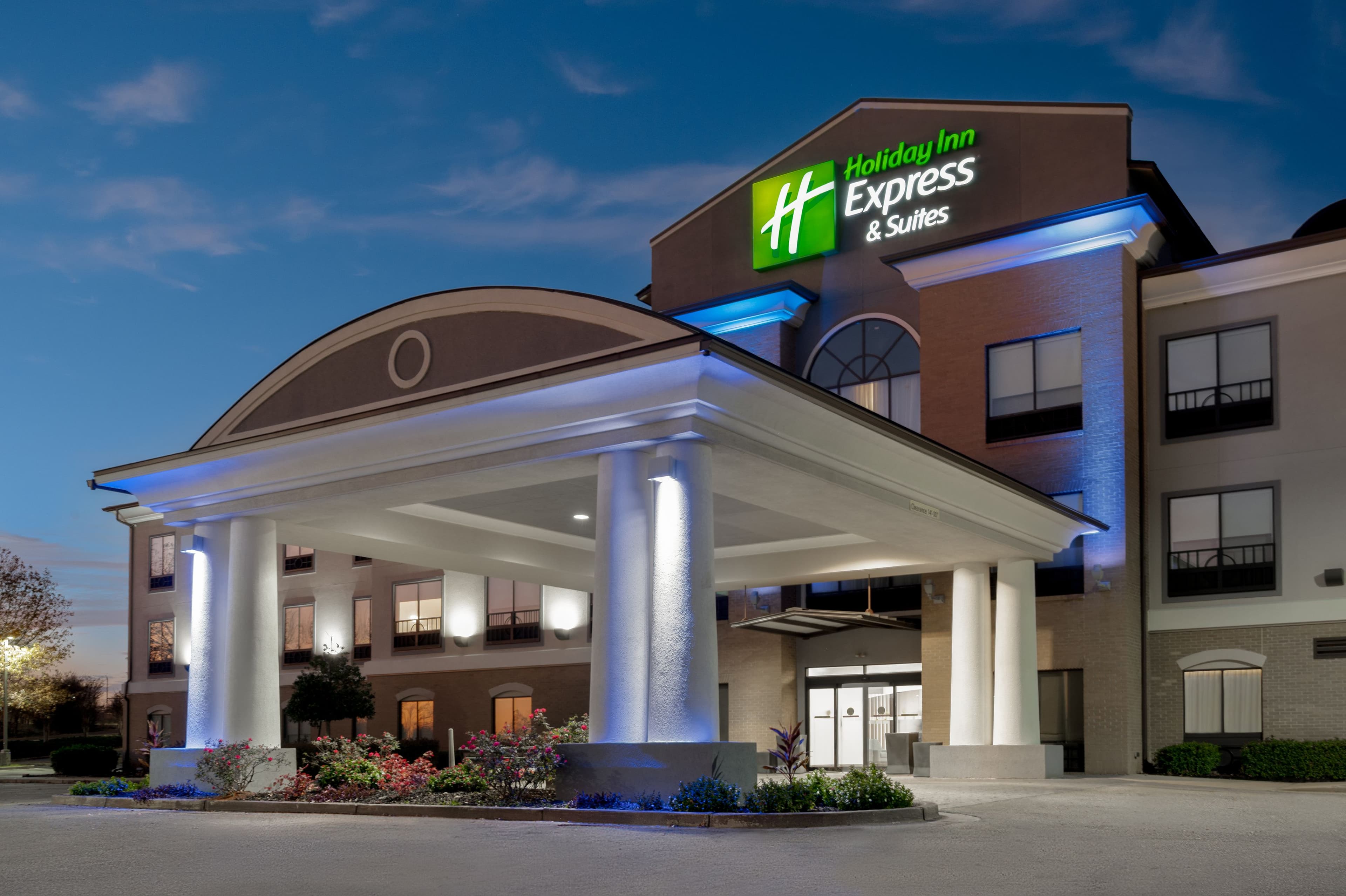Holiday Inn Express & Suites Prattville South - Image 1
